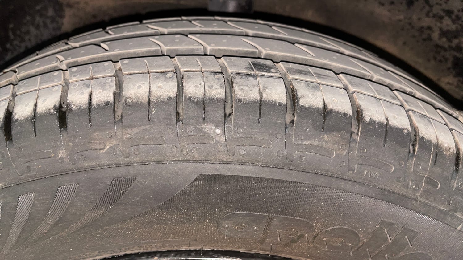 Used 2014 Hyundai Grand i10 Magna 1.2 Kappa VTVT Petrol Manual tyres LEFT FRONT TYRE TREAD VIEW