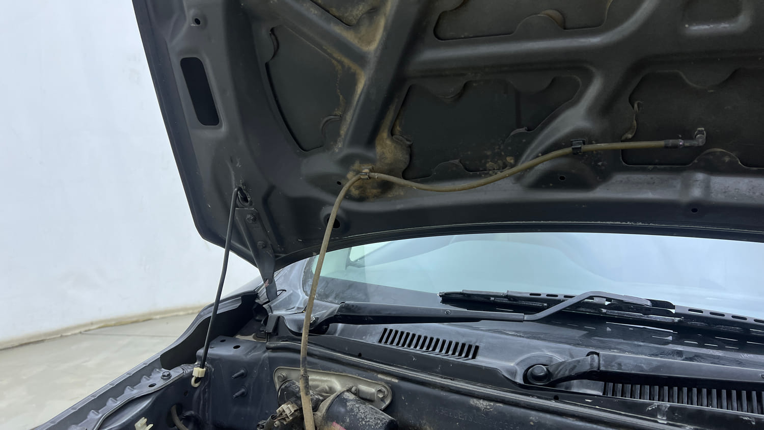 Used 2020 Maruti Suzuki Alto K10 VXi AMT Petrol Automatic engine ENGINE RIGHT SIDE HINGE & APRON VIEW