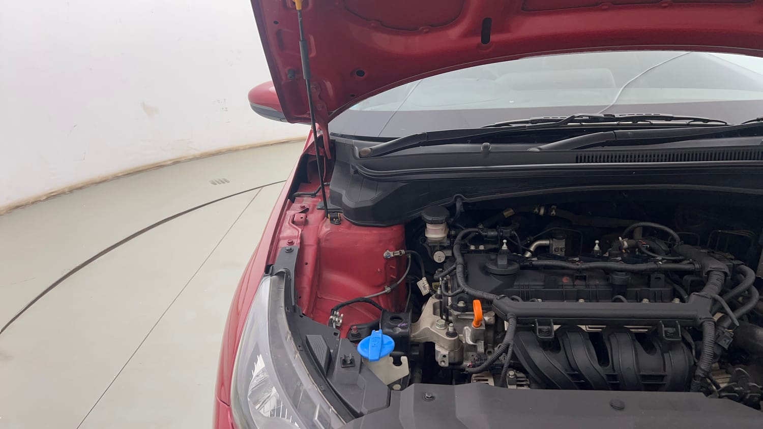 Used 2021 Hyundai i20 Sportz 1.2 MT Petrol Manual engine ENGINE RIGHT SIDE HINGE & APRON VIEW