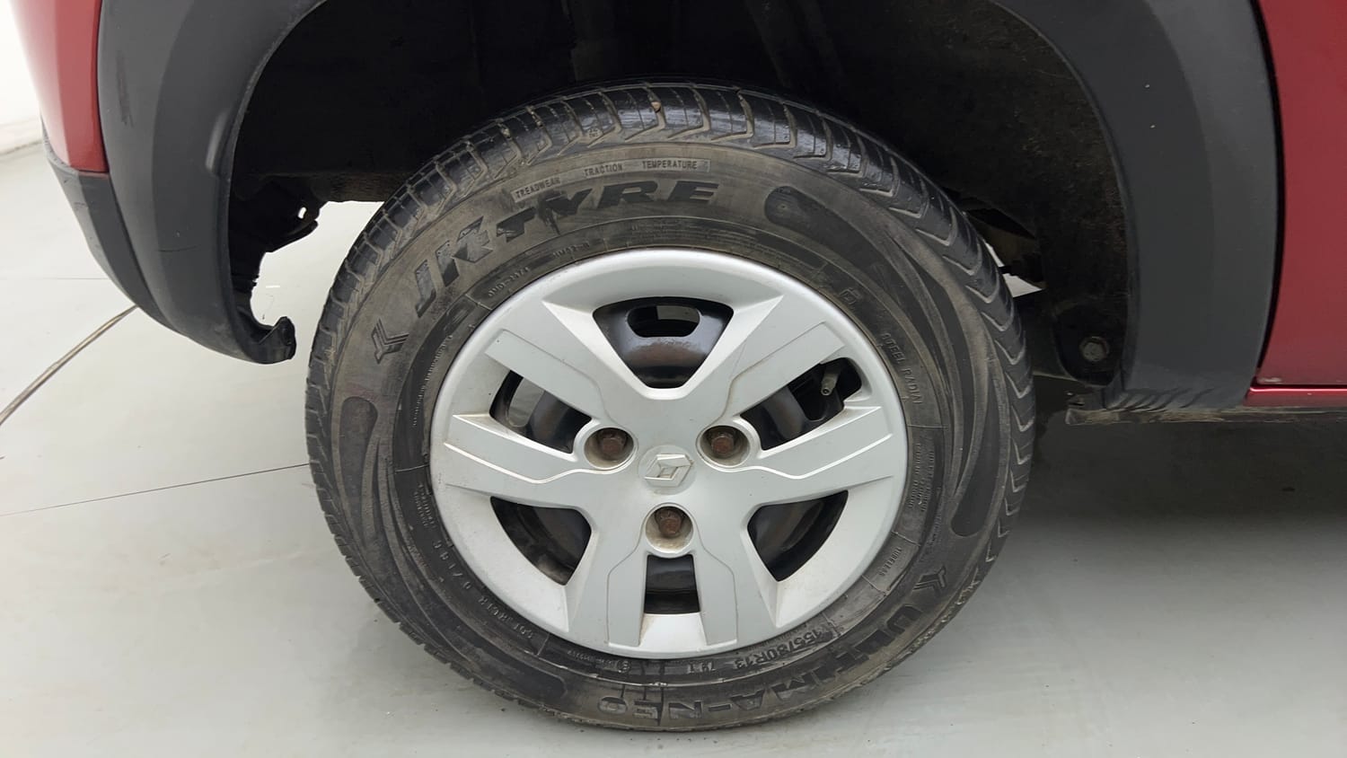 Used 2016 Renault Kwid RXT Petrol Manual tyres RIGHT REAR TYRE RIM VIEW