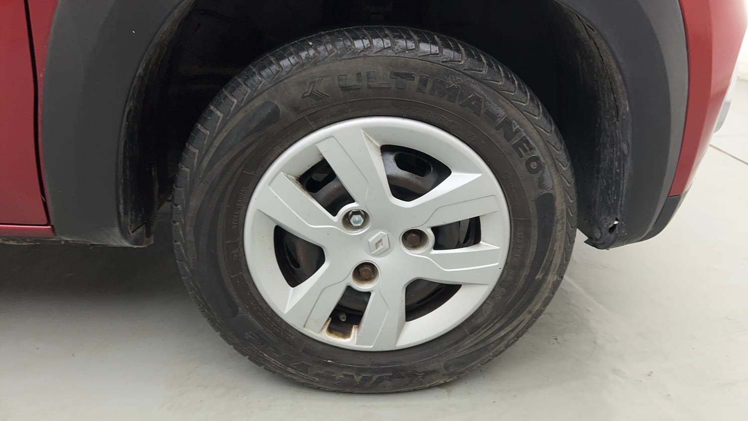 Used 2016 Renault Kwid RXT Petrol Manual tyres RIGHT FRONT TYRE RIM VIEW