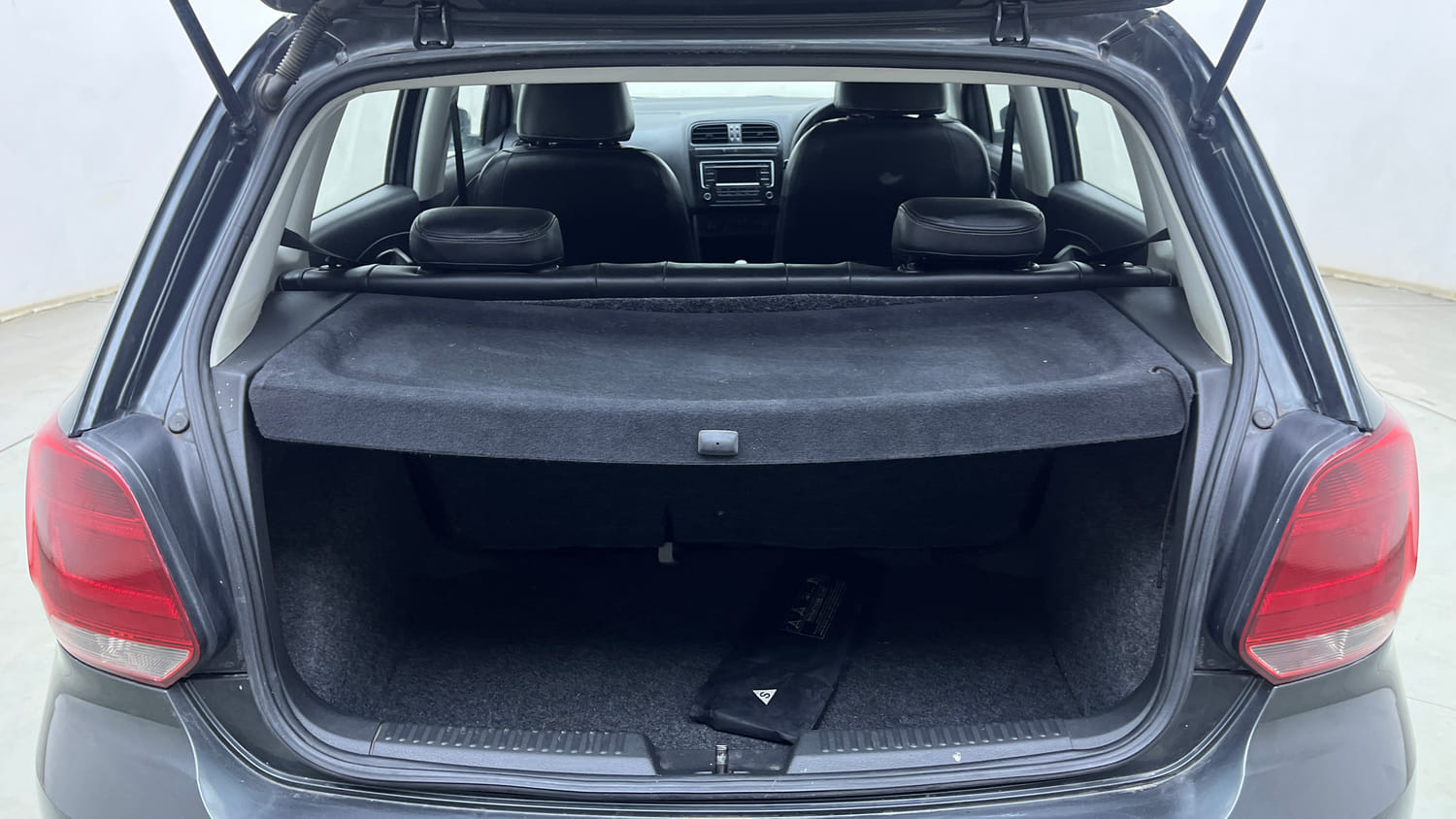 Used 2020 Volkswagen Polo Comfortline 1.0L (P) Petrol Manual interior DICKY INSIDE VIEW