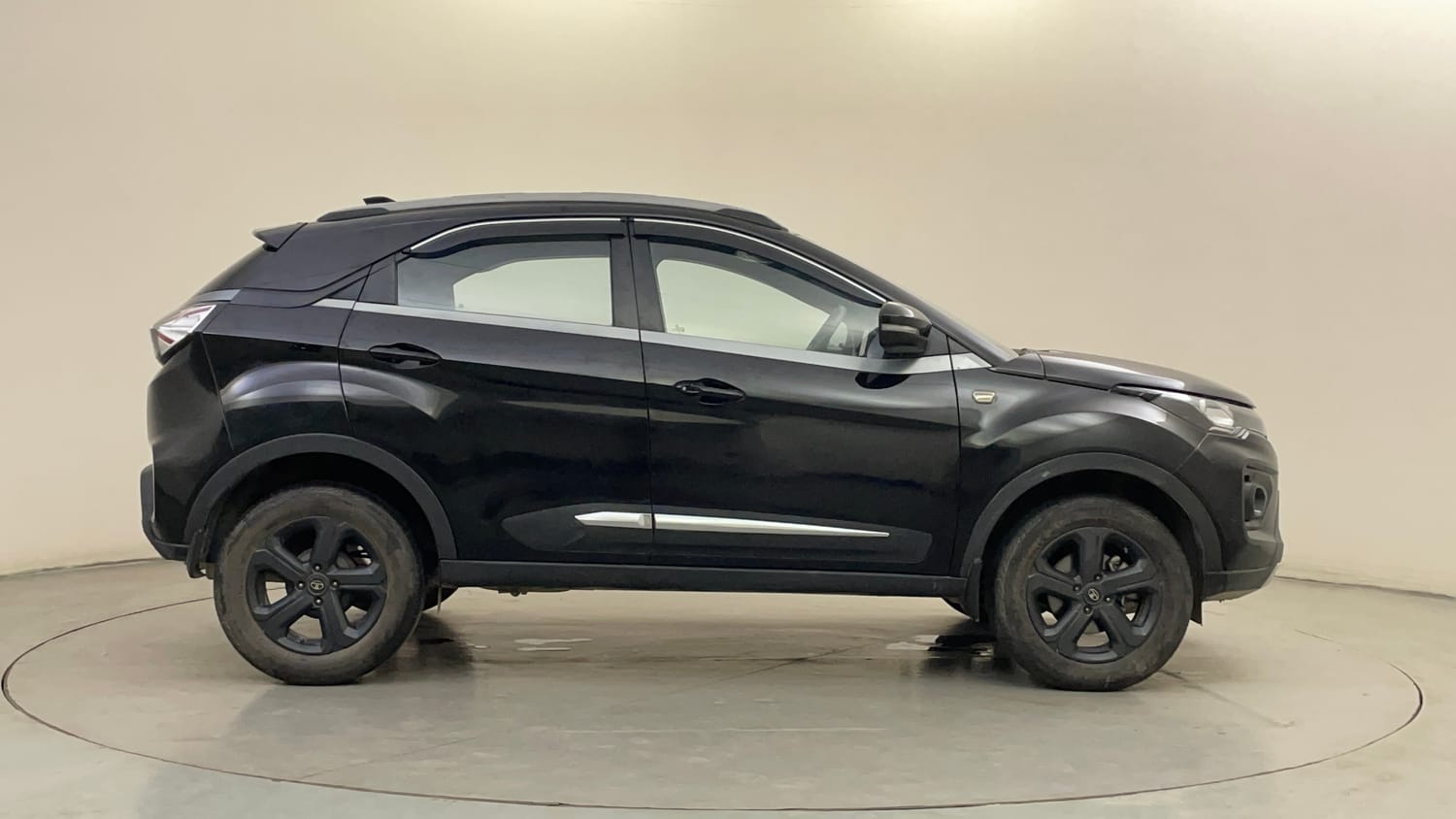 Used 2022 Tata Nexon XZ Plus (O) Dark Edition Petrol Manual exterior RIGHT SIDE VIEW
