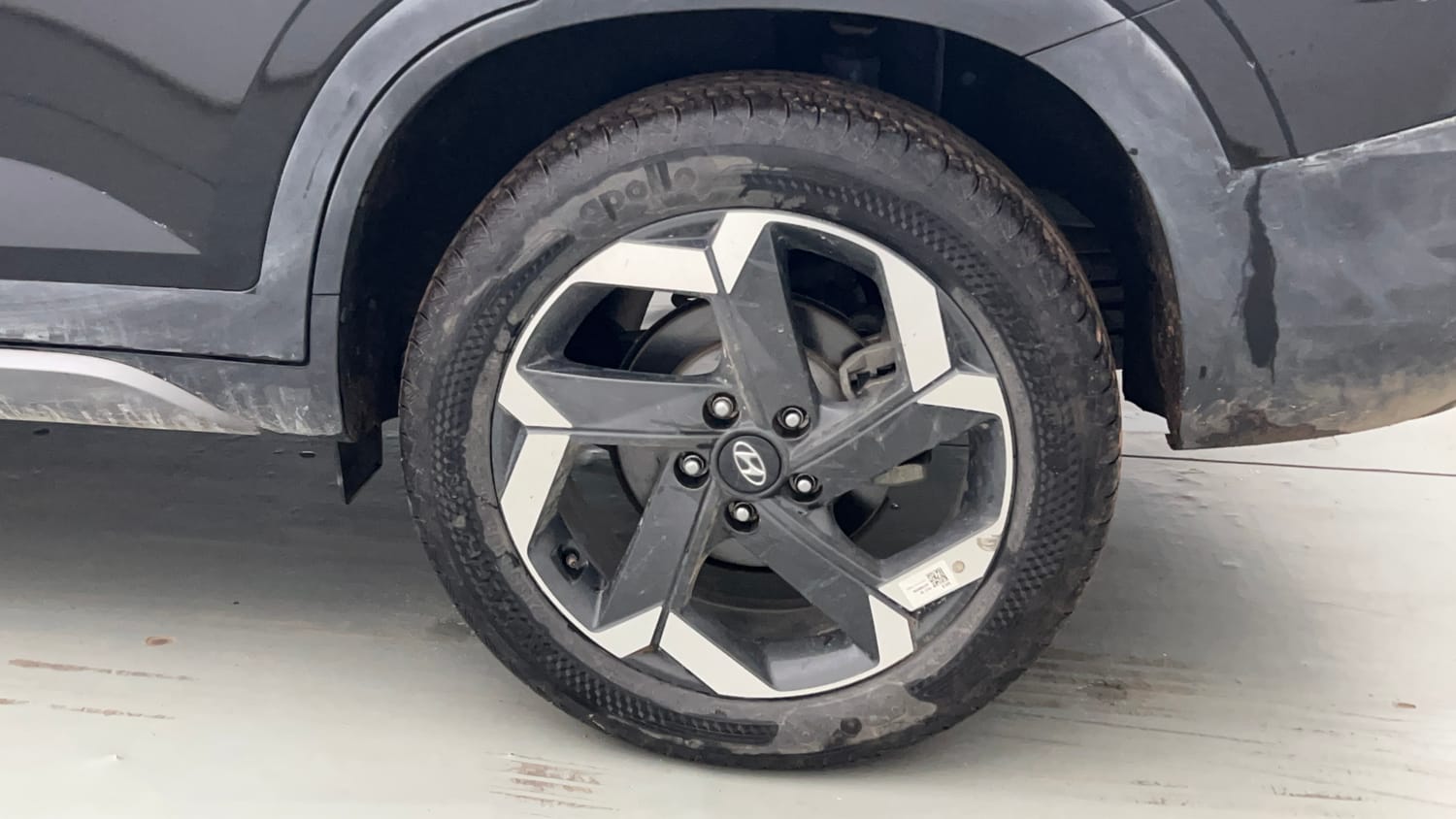 Used 2023 Hyundai Alcazar Platinum 7 STR 1.5 Turbo Petrol Petrol Manual tyres LEFT REAR TYRE RIM VIEW