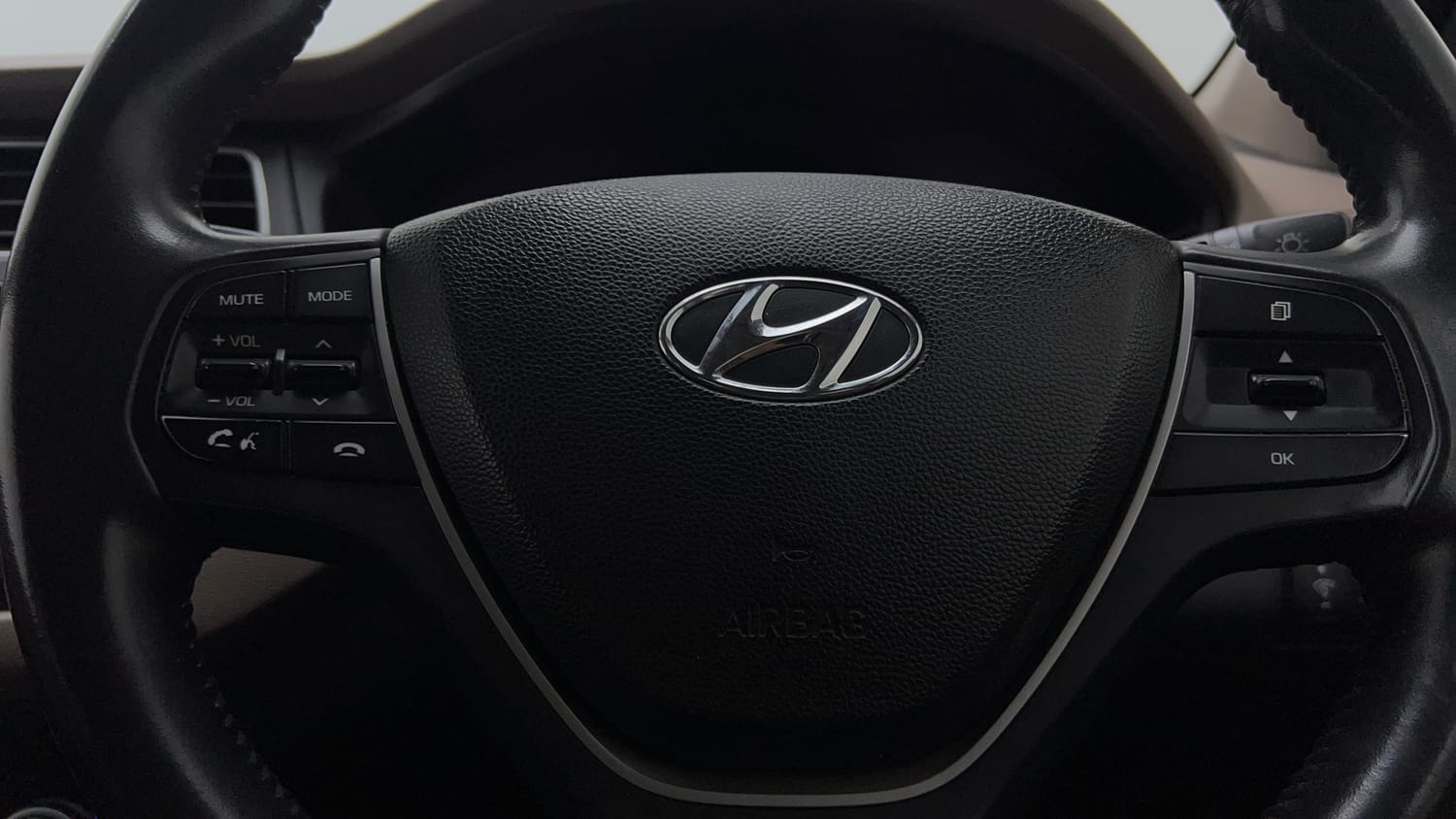 Used 2018 Hyundai Elite i20 Asta 1.2 (O) Petrol Manual top_features Airbags