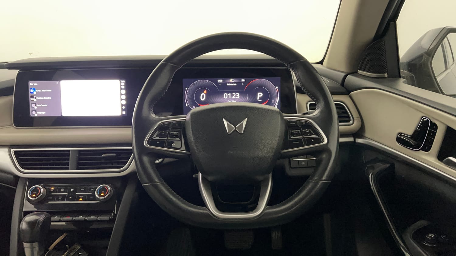 Used 2021 Mahindra XUV700 AX 7 Petrol AT Luxury Pack 7 STR Petrol Automatic interior STEERING VIEW