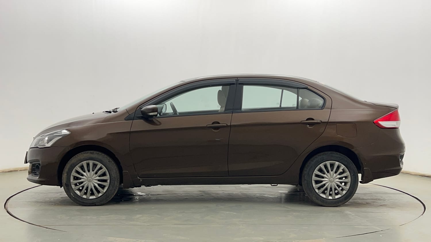 Used 2018 Maruti Suzuki Ciaz Delta 1.4 MT Petrol Manual exterior LEFT SIDE VIEW