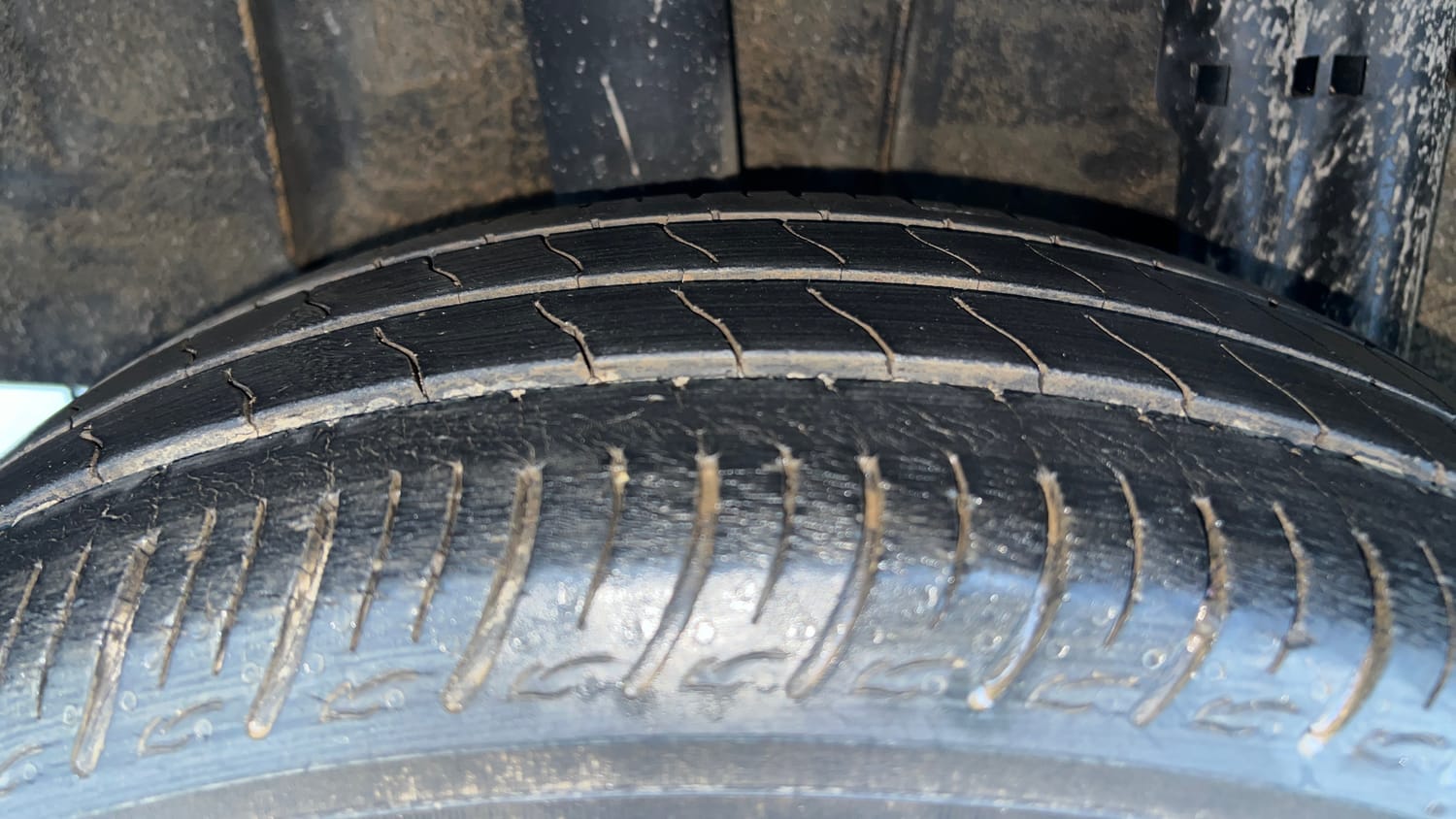 Used 2020 Renault Triber RXZ EASY-R AMT Petrol Automatic tyres RIGHT REAR TYRE TREAD VIEW