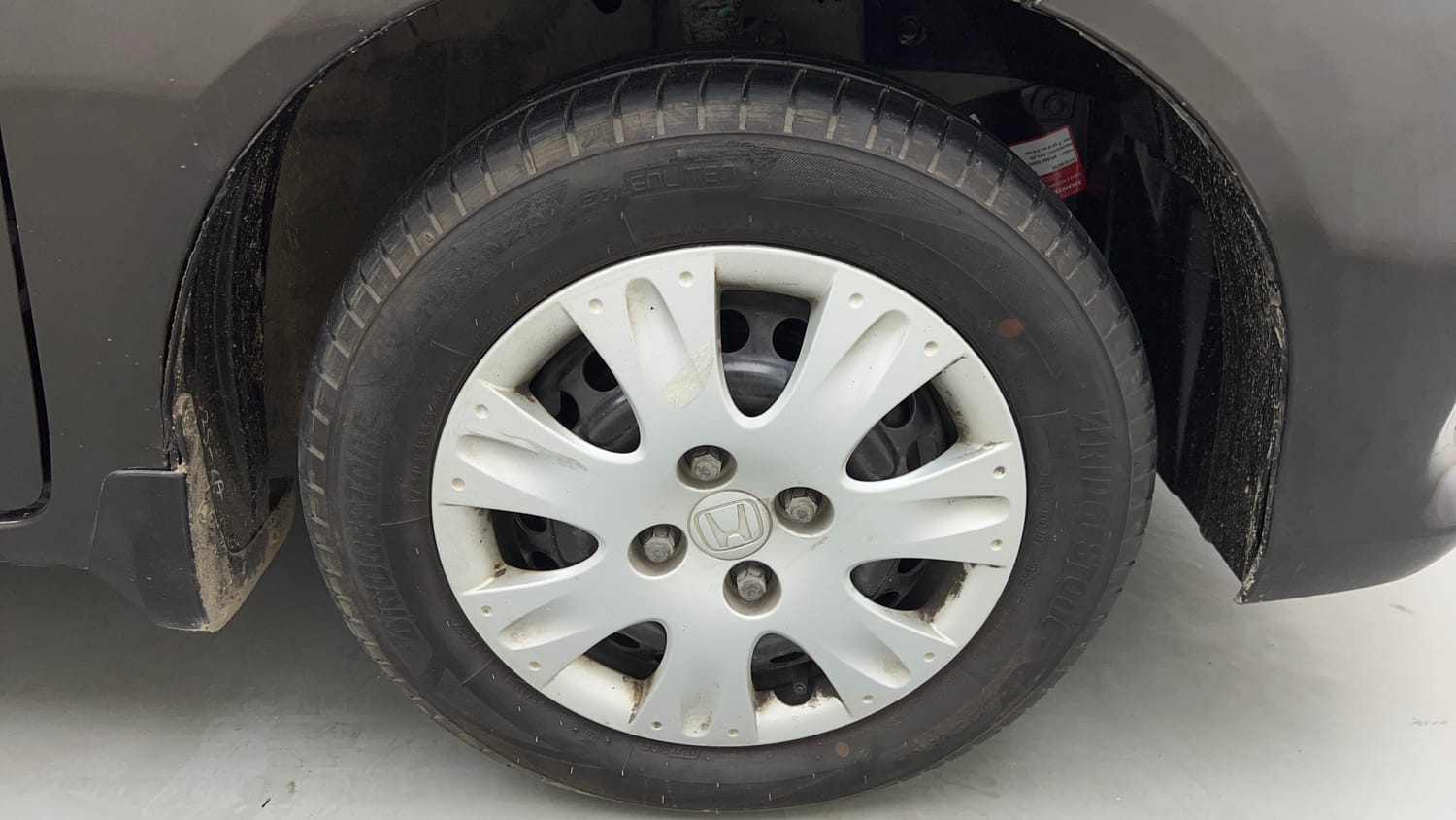 Used 2017 Honda Amaze 1.2 S i-VTEC Petrol Manual tyres RIGHT FRONT TYRE RIM VIEW