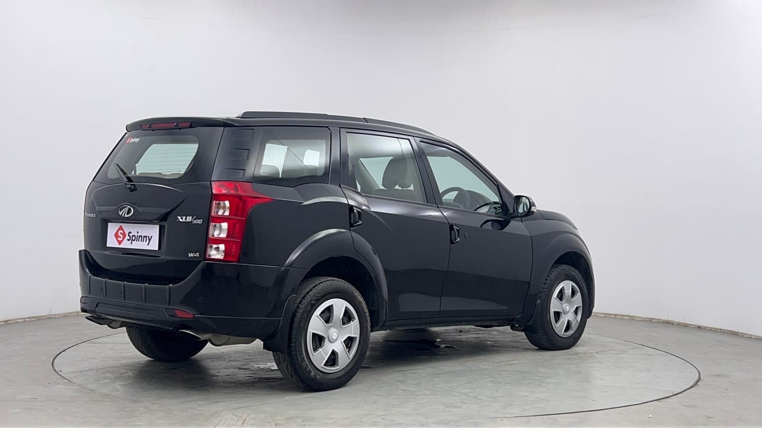 Used 2016 Mahindra XUV500 W4 Diesel Manual exterior RIGHT REAR CORNER VIEW