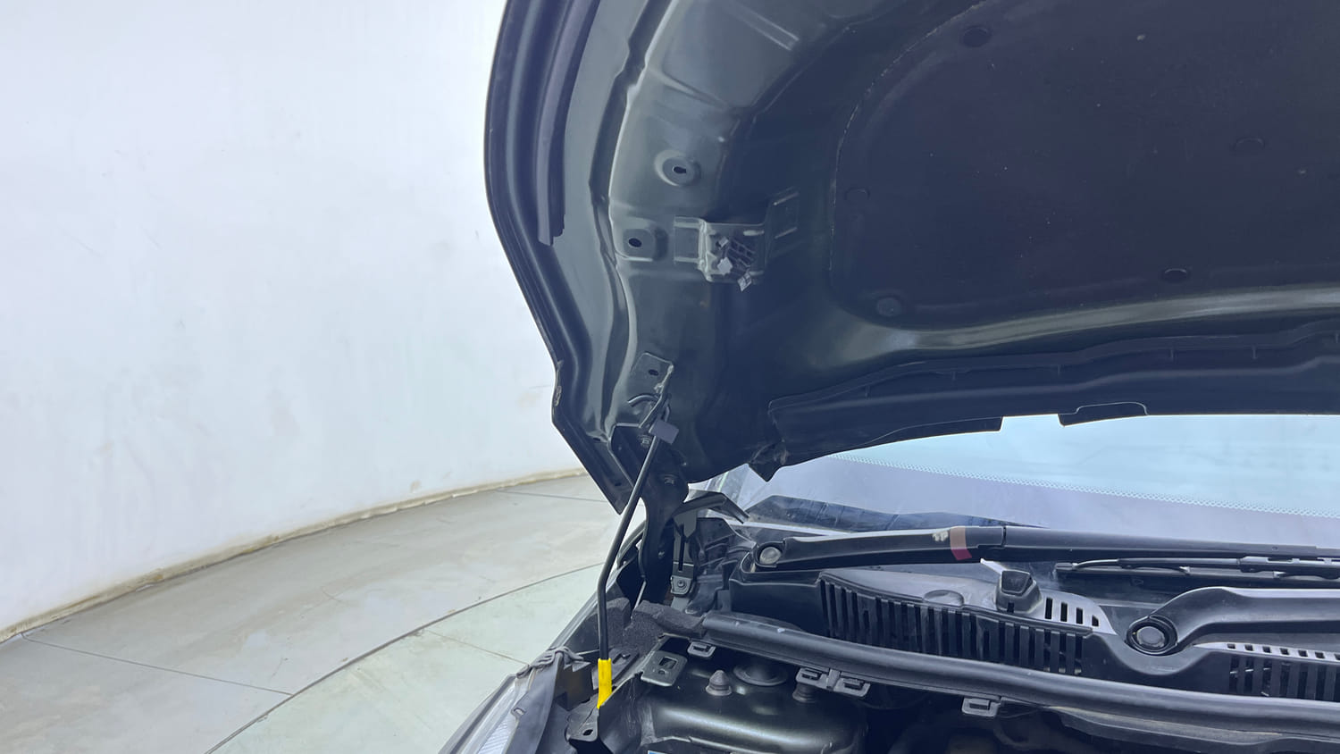 Used 2020 Tata Nexon XZA Plus Petrol Automatic engine ENGINE RIGHT SIDE HINGE & APRON VIEW