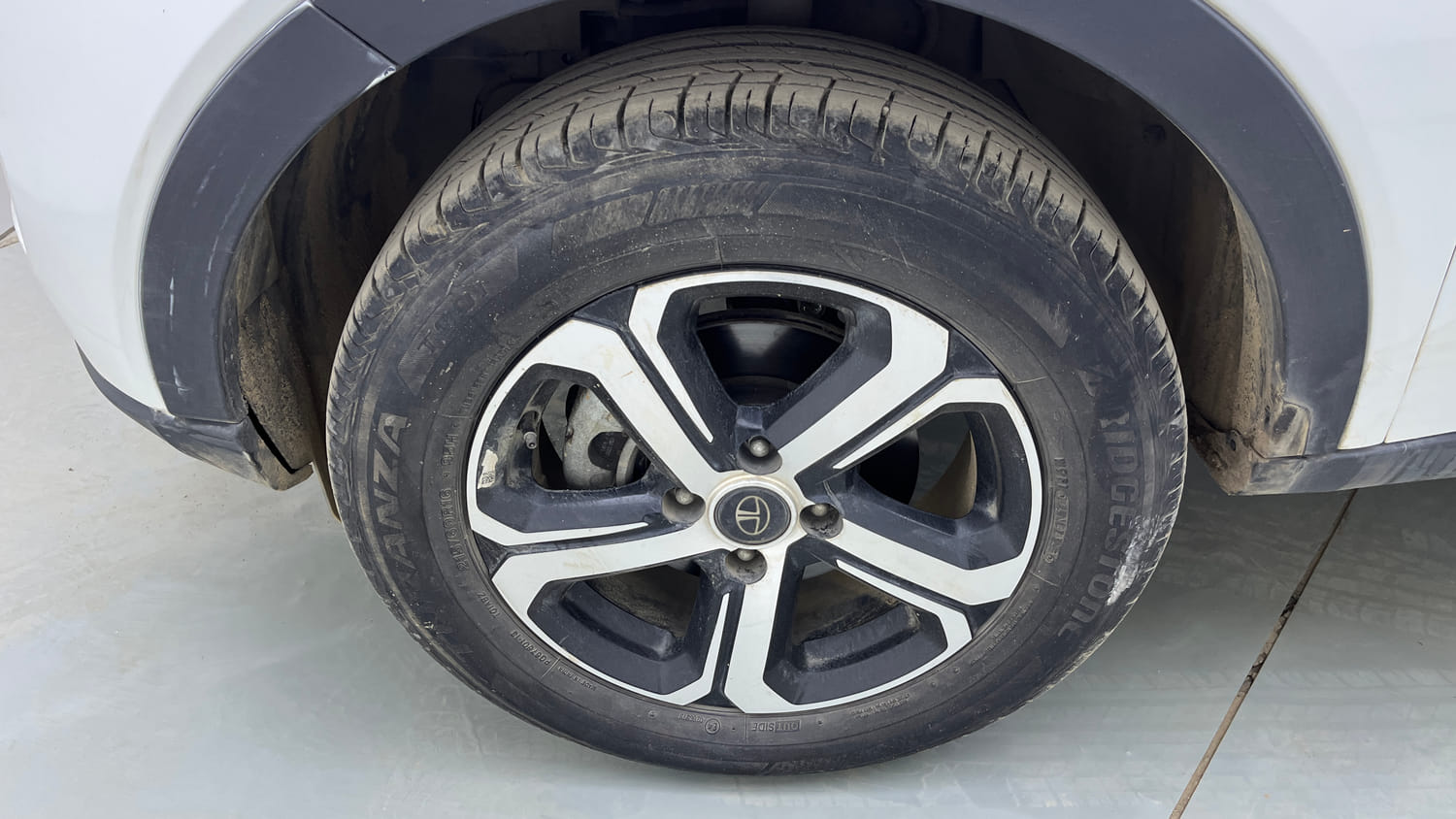 Used 2023 Tata Nexon XZA Plus Petrol Automatic tyres LEFT FRONT TYRE RIM VIEW
