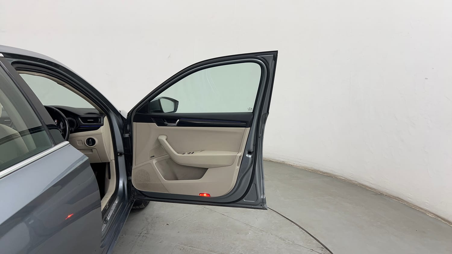 Used 2019 Skoda Superb L&K TDI AT Diesel Automatic interior RIGHT FRONT DOOR OPEN VIEW