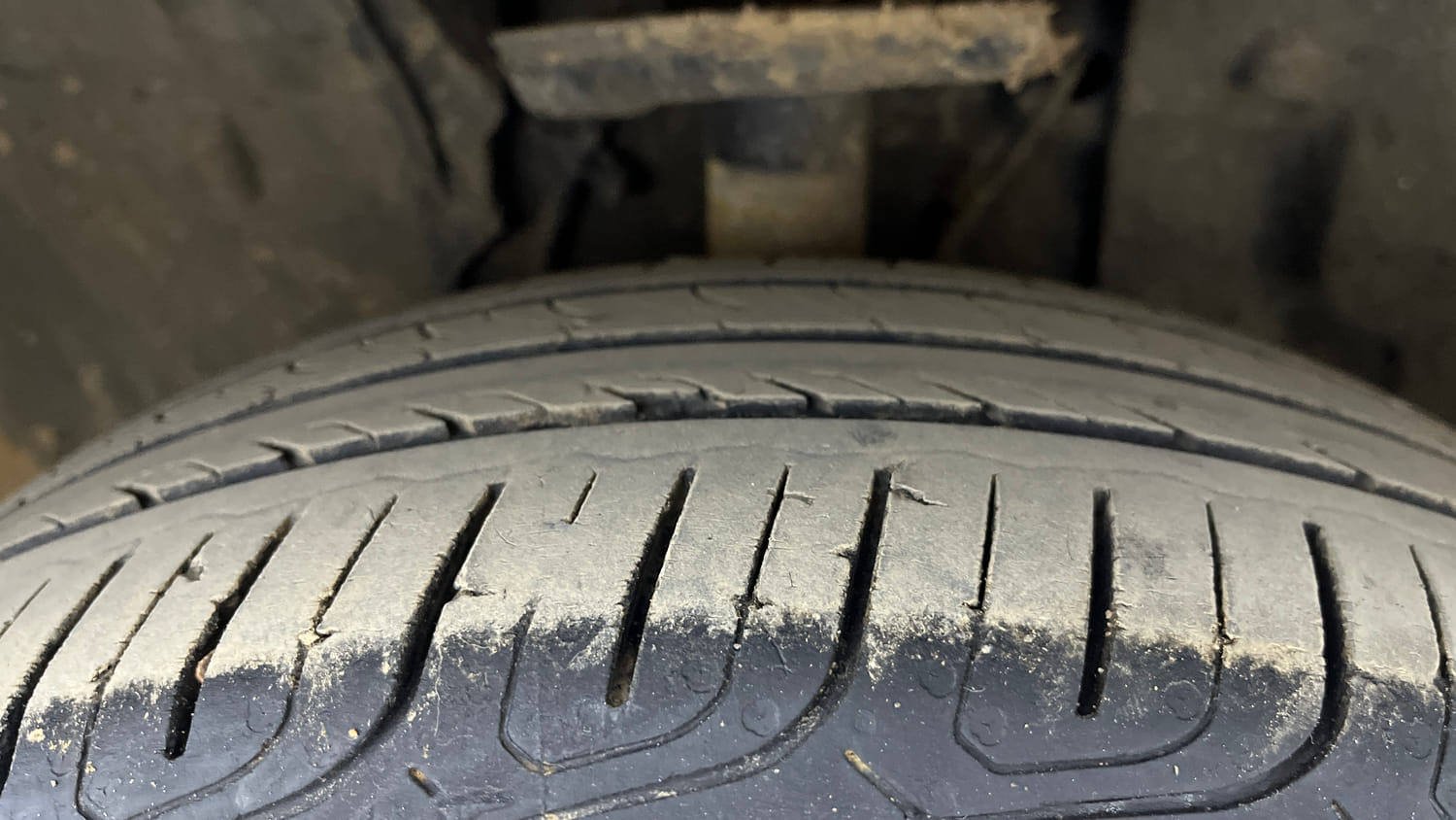 Used 2022 Tata Altroz XZA Petrol Petrol Automatic tyres LEFT FRONT TYRE TREAD VIEW