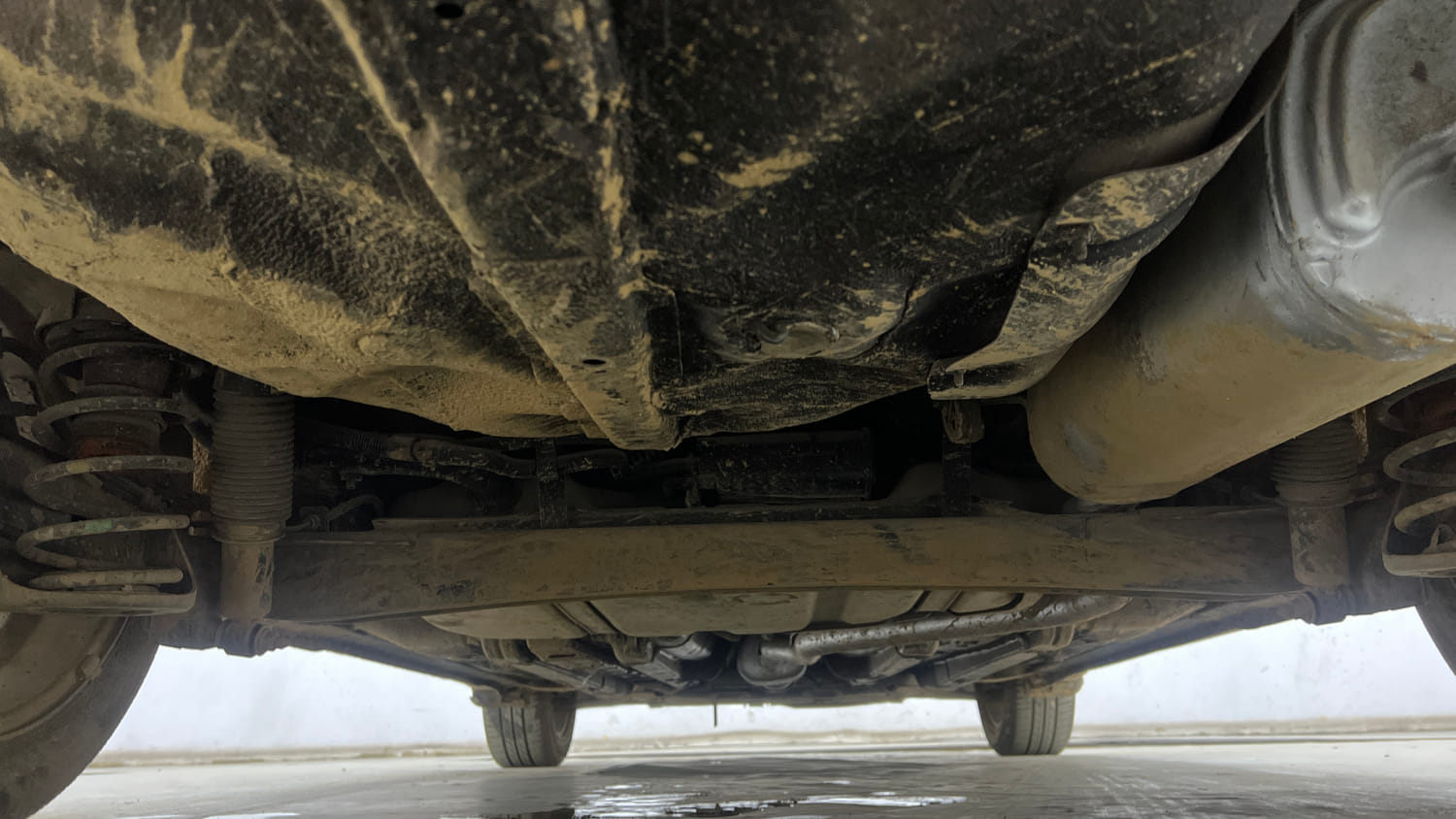 Used 2014 Hyundai Verna Fluidic 1.6 VTVT SX AT Petrol Automatic extra REAR UNDERBODY VIEW (TAKEN FROM REAR)