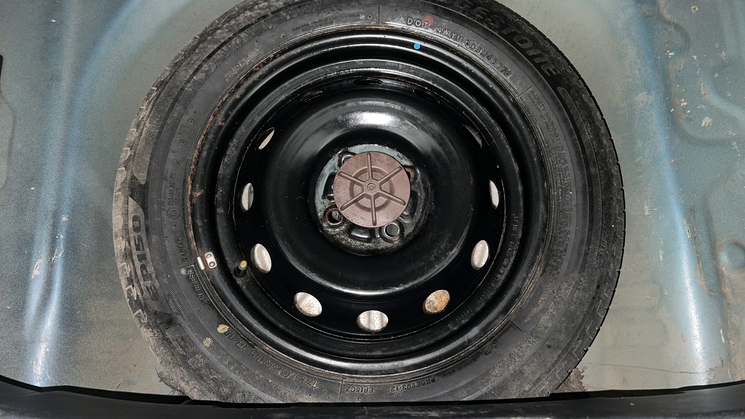 Used 2018 Maruti Suzuki Ignis [2017-2020] Zeta AMT Petrol Dual Tone Petrol Automatic tyres SPARE TYRE VIEW