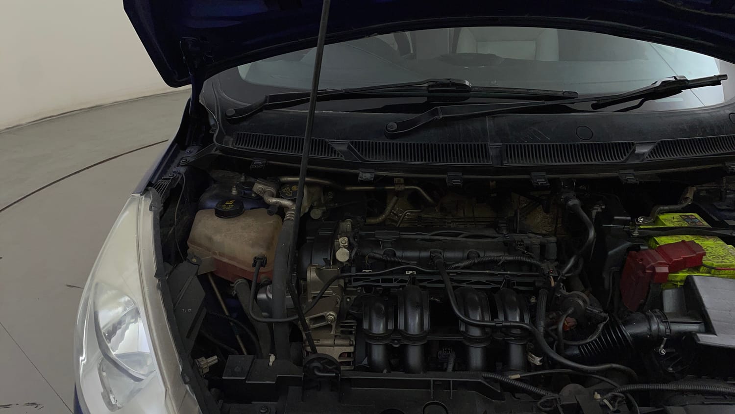 Used 2017 Ford Figo Titanium 1.2 Ti-VCT Petrol Manual engine ENGINE RIGHT SIDE HINGE & APRON VIEW