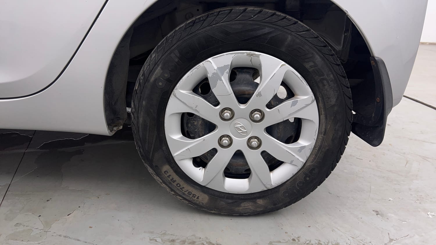 Used 2015 Hyundai Eon Magna + Petrol Manual tyres LEFT REAR TYRE RIM VIEW