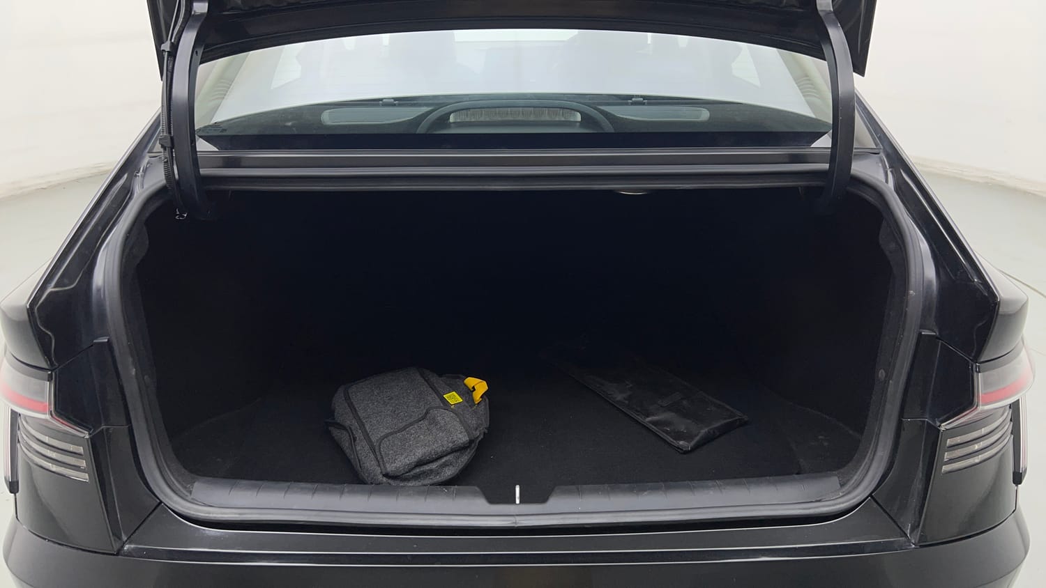 Used 2024 Hyundai Verna SX (O) 1.5 Turbo Petrol MT Petrol Manual interior DICKY INSIDE VIEW