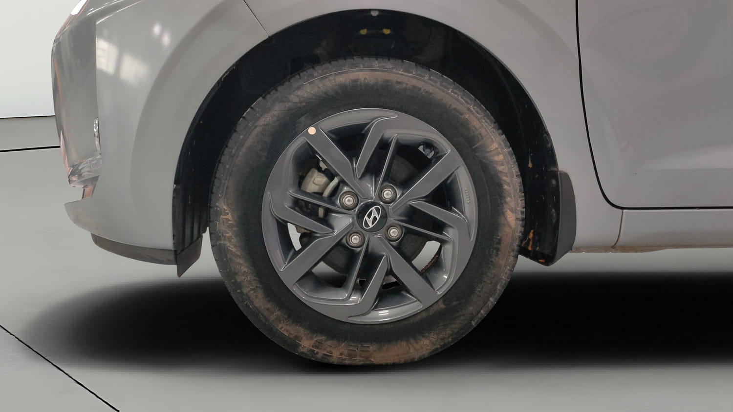 Used 2021 Hyundai Grand i10 Nios Sportz AMT 1.2 Kappa VTVT Petrol Automatic tyres LEFT FRONT TYRE RIM VIEW