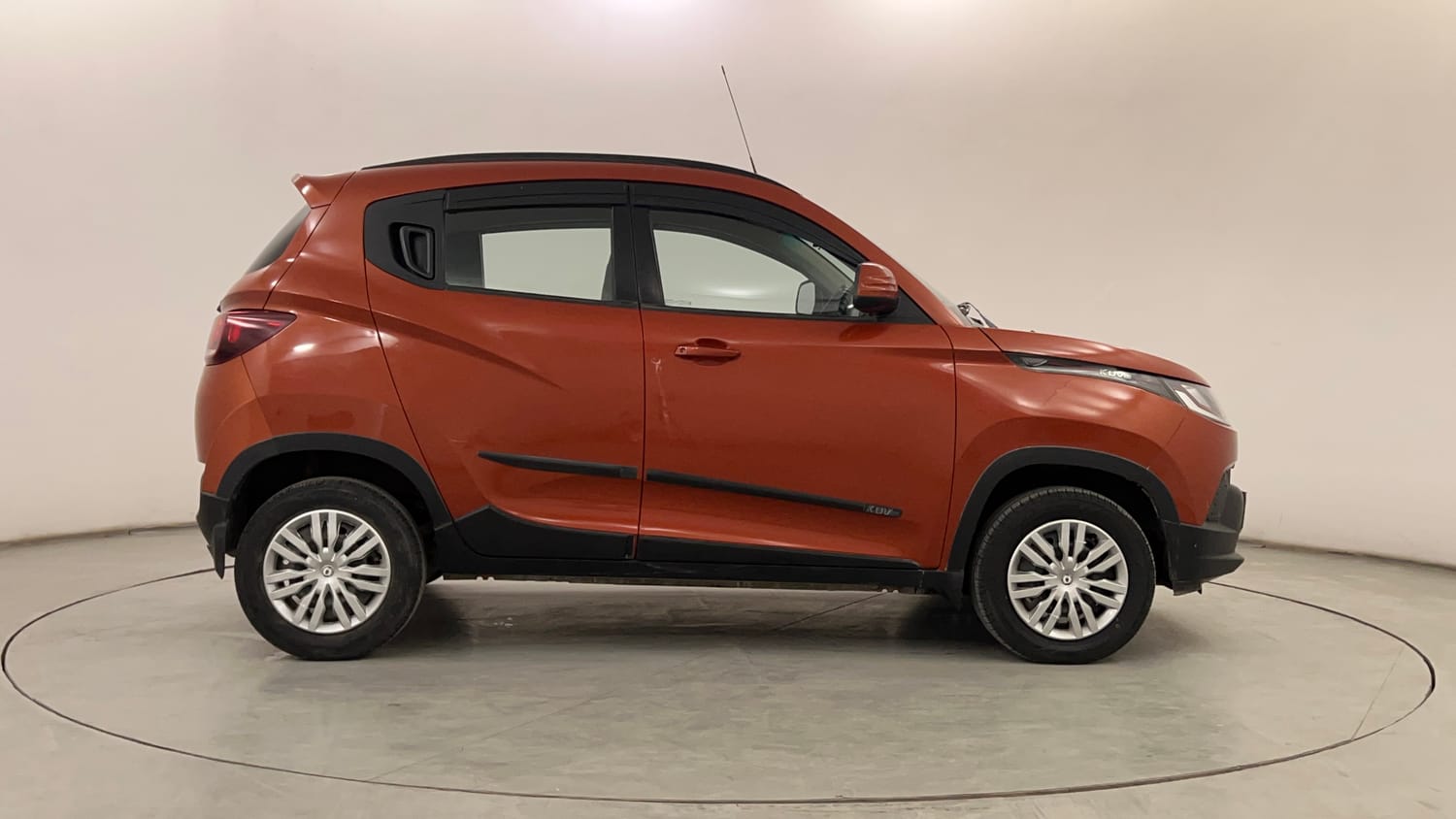 Used 2016 Mahindra KUV100 K6 6 STR Petrol Manual exterior RIGHT SIDE VIEW