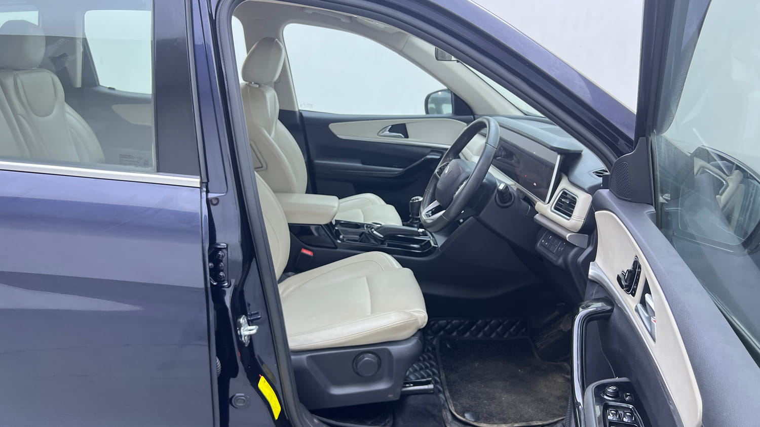 Used 2023 Mahindra XUV700 AX 7 Petrol MT 7 STR Petrol Manual interior RIGHT SIDE FRONT DOOR CABIN VIEW