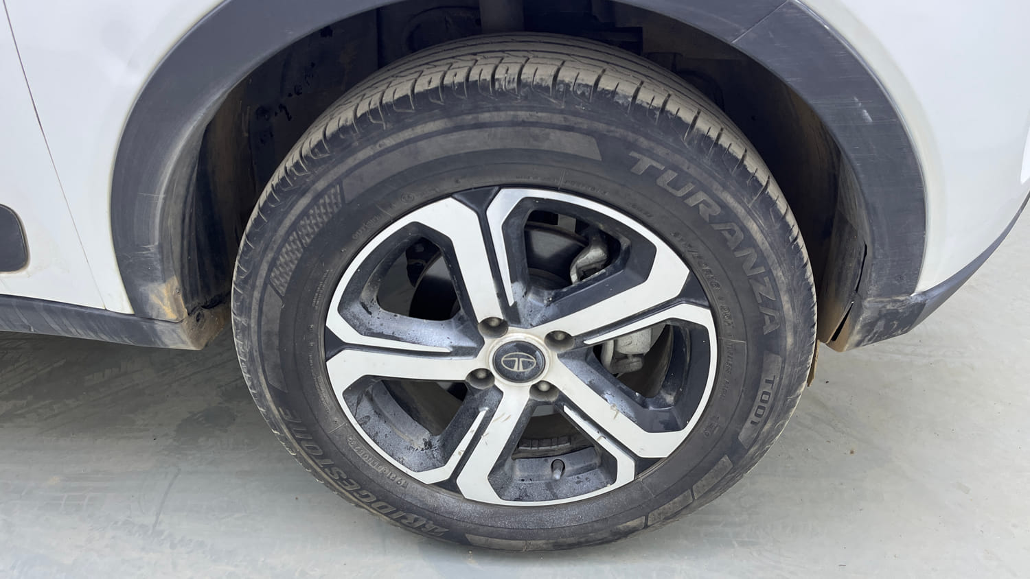 Used 2023 Tata Nexon XZA Plus Petrol Automatic tyres RIGHT FRONT TYRE RIM VIEW