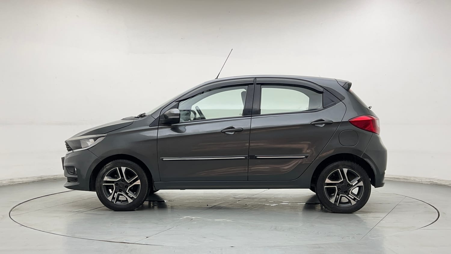 Used 2021 Tata Tiago XZ Plus Petrol Manual exterior LEFT SIDE VIEW