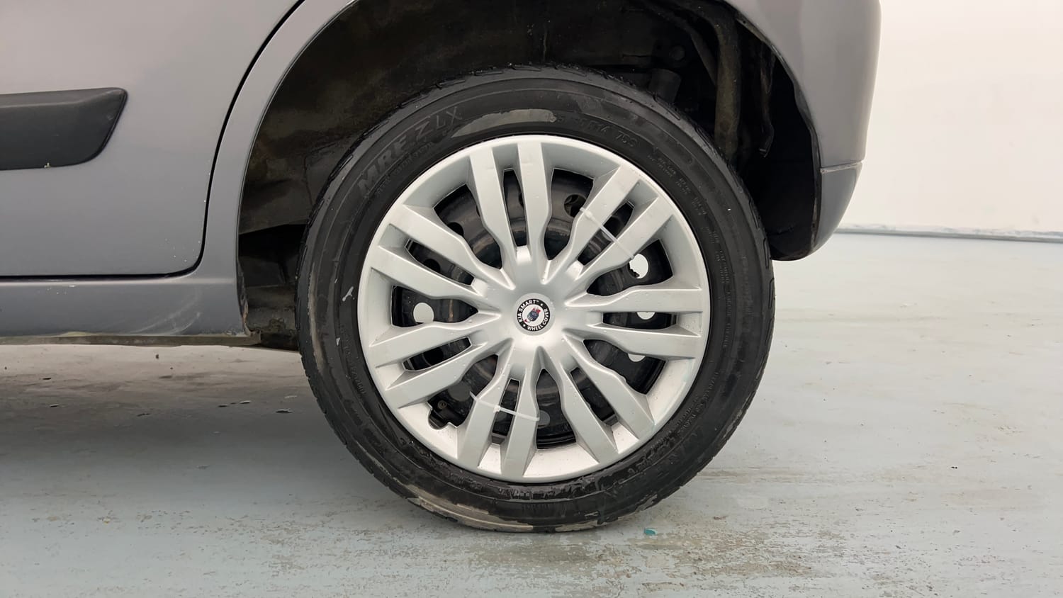 Used 2012 Maruti Suzuki Wagon R 1.0 VXi Petrol Manual tyres LEFT REAR TYRE RIM VIEW