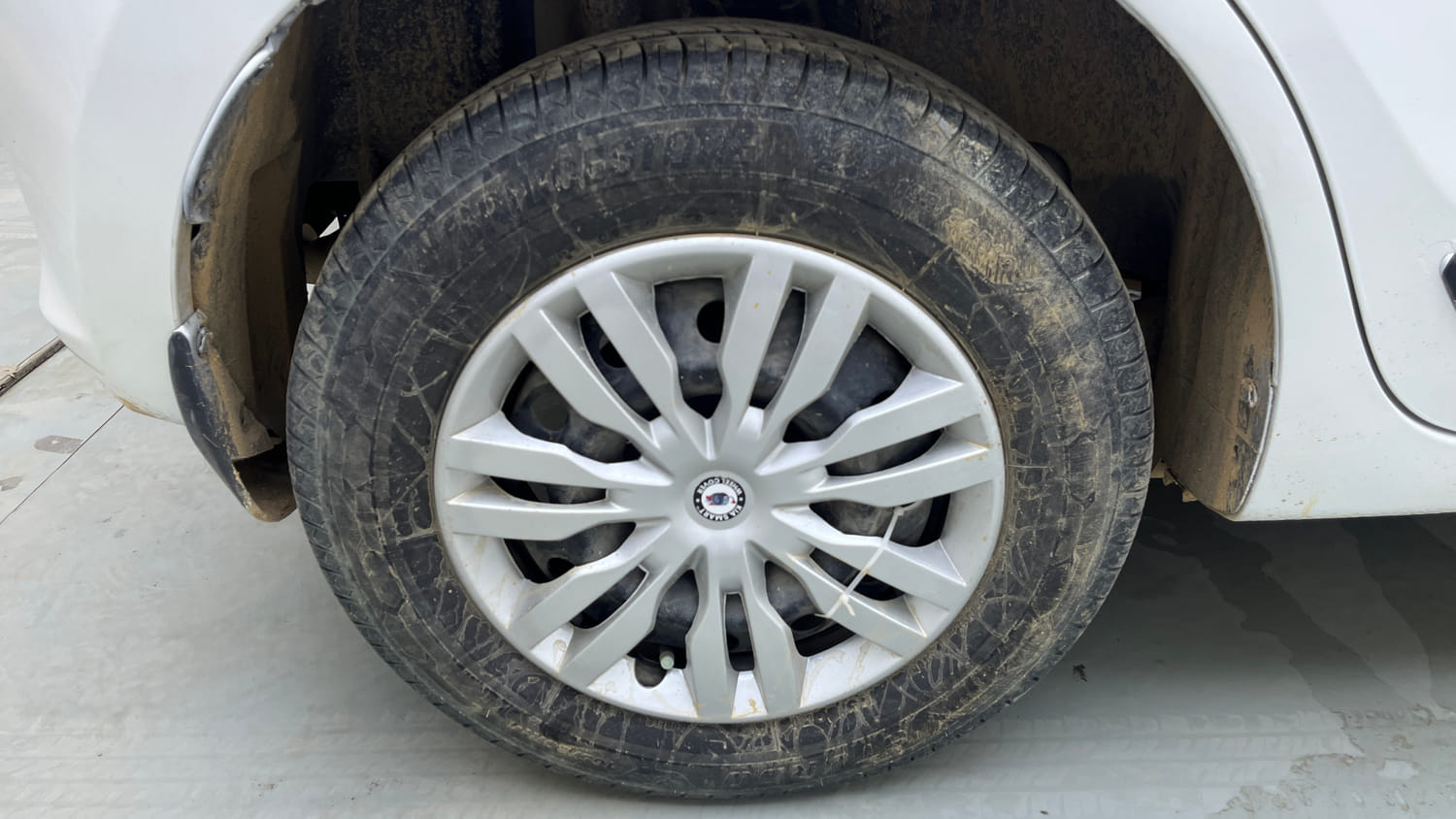 Used 2024 Maruti Suzuki Swift VXi Petrol Manual tyres RIGHT REAR TYRE RIM VIEW