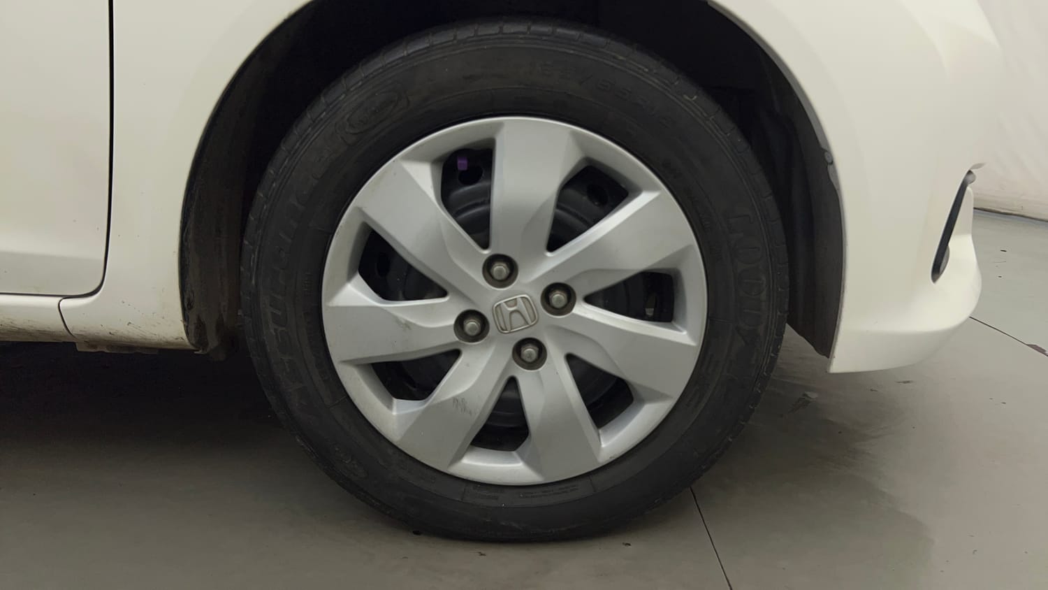 Used 2015 Honda Mobilio S Petrol Petrol Manual tyres RIGHT FRONT TYRE RIM VIEW
