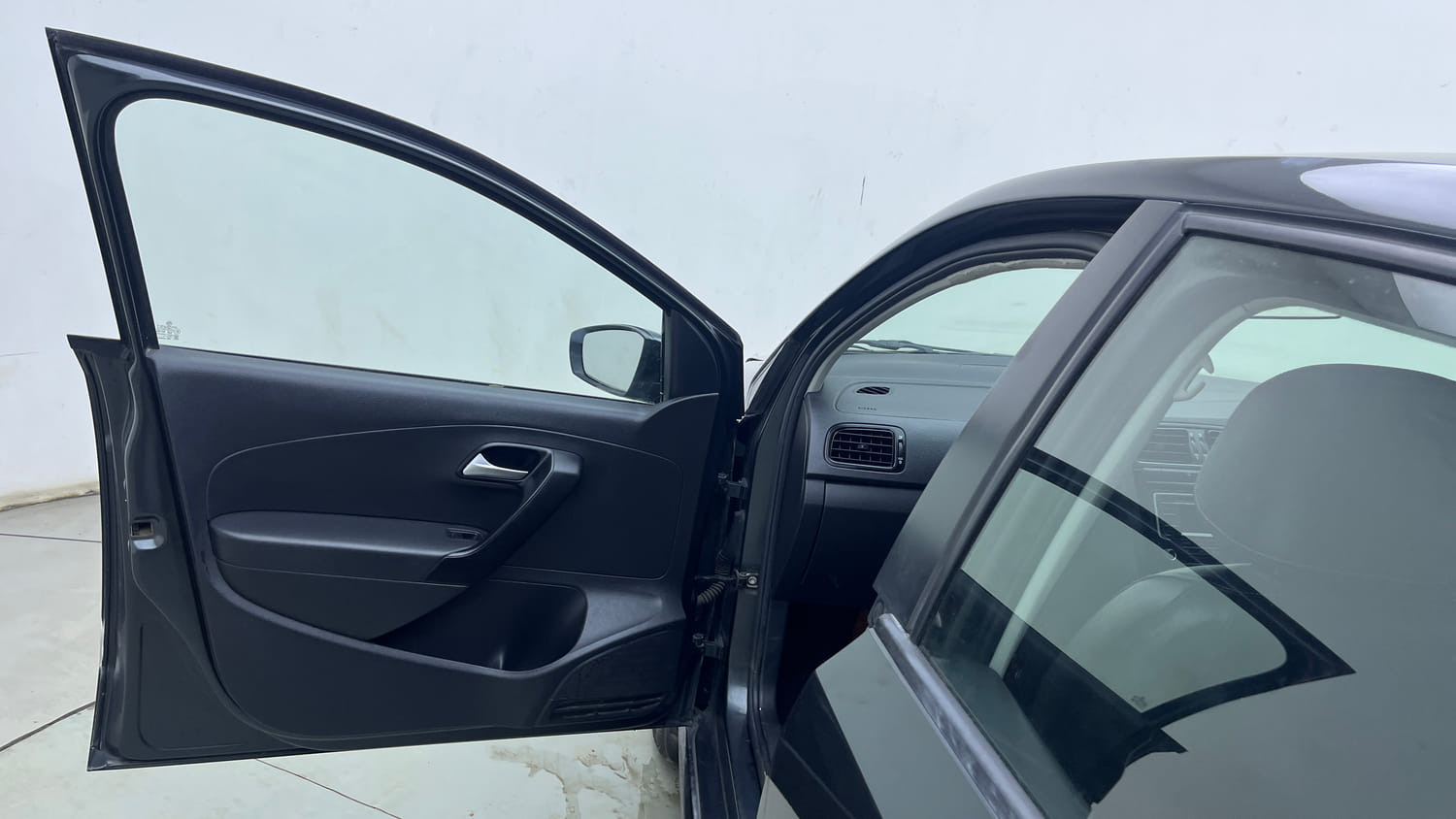 Used 2020 Volkswagen Polo Comfortline 1.0L (P) Petrol Manual interior LEFT FRONT DOOR OPEN VIEW