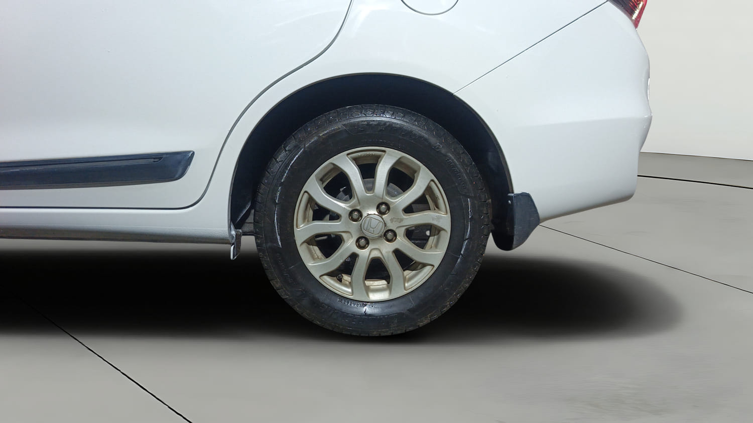 Used 2013 Honda Amaze 1.2 VX AT i-VTEC Petrol Automatic tyres LEFT REAR TYRE RIM VIEW