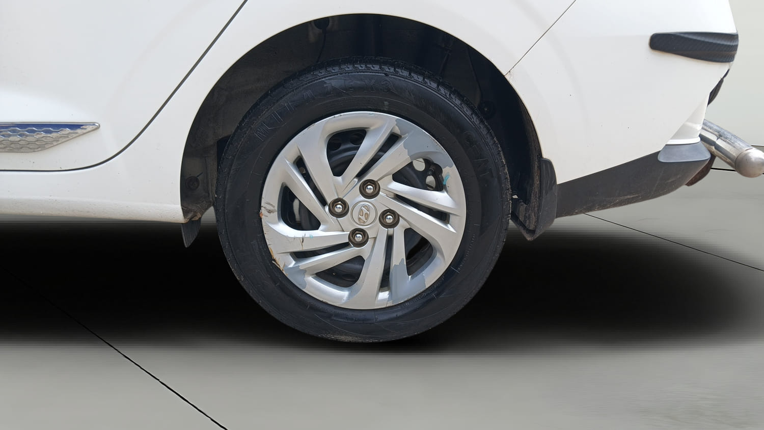 Used 2022 Hyundai Aura S 1.2 CNG Cng Manual tyres LEFT REAR TYRE RIM VIEW