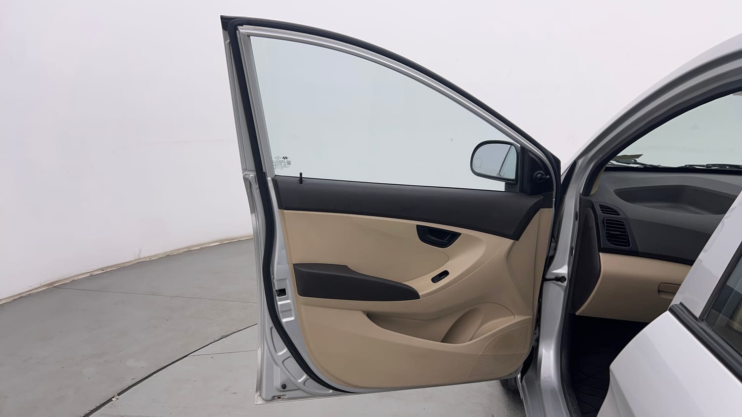 Used 2015 Hyundai Eon Magna + Petrol Manual interior LEFT FRONT DOOR OPEN VIEW
