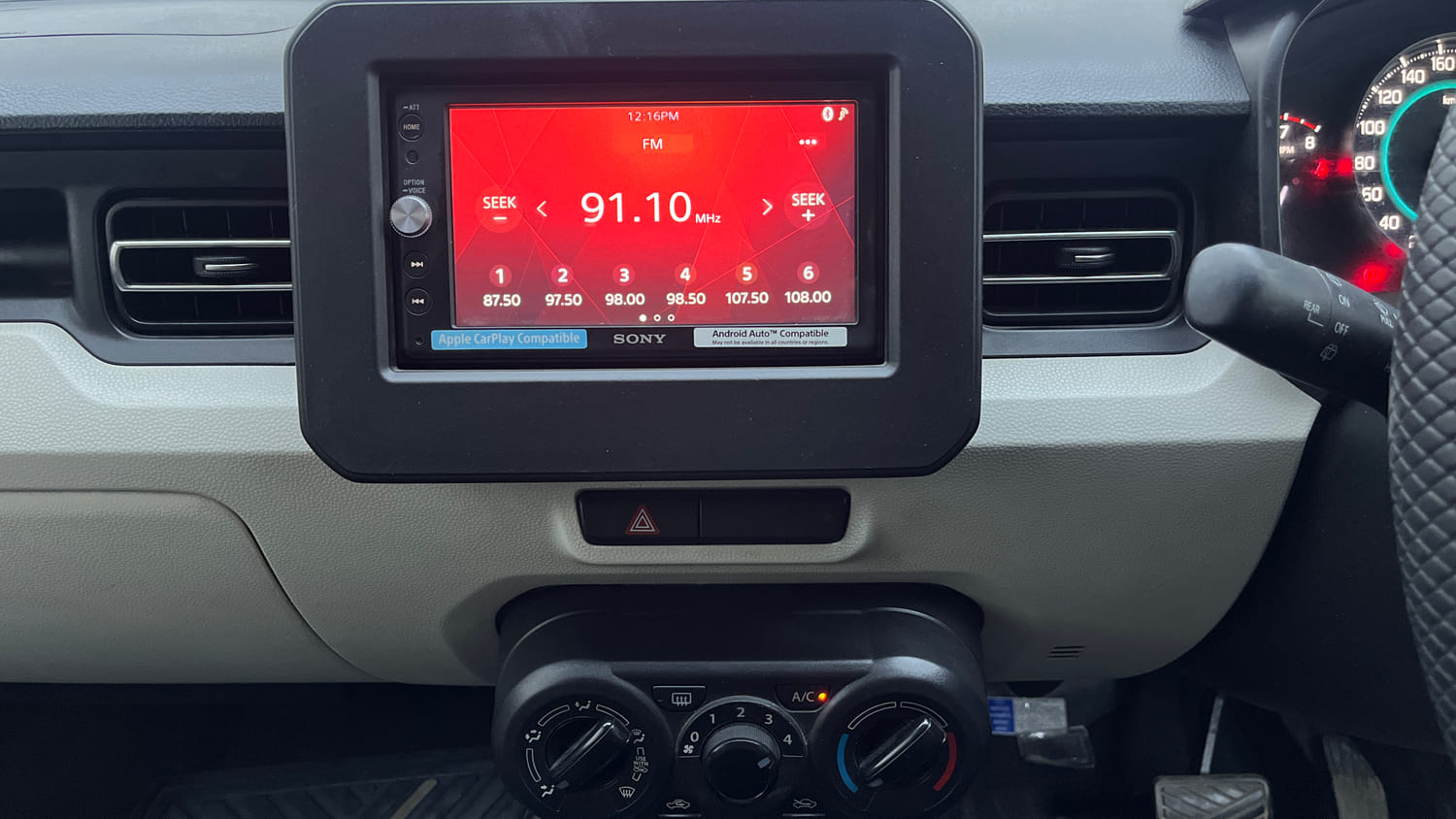 Used 2018 Maruti Suzuki Ignis Zeta 1.2 AMT Petrol Automatic interior MUSIC SYSTEM & AC CONTROL VIEW