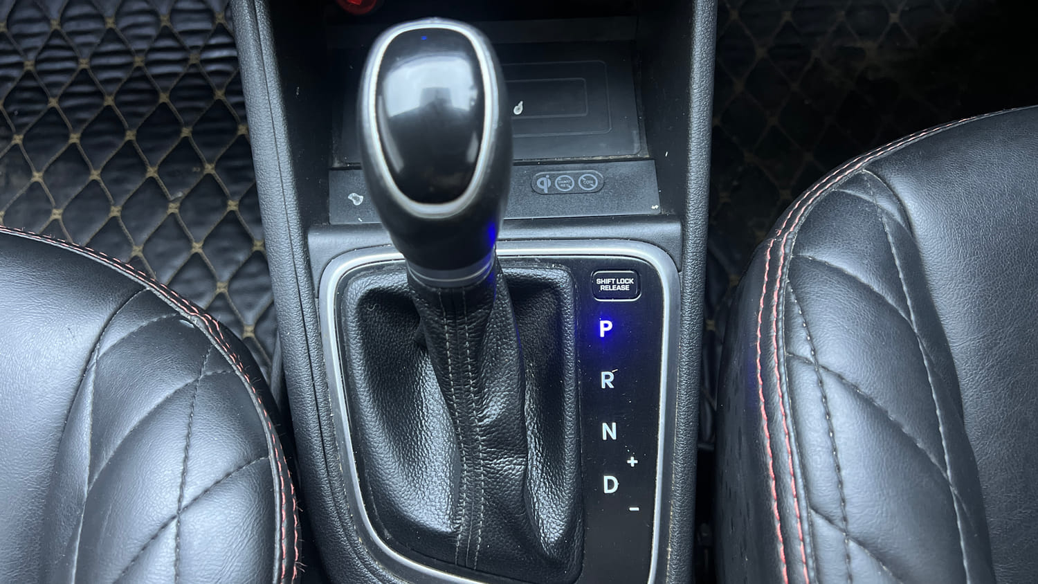 Used 2021 Hyundai Verna SX 1.5 VTVT IVT Petrol Automatic interior GEAR  KNOB VIEW