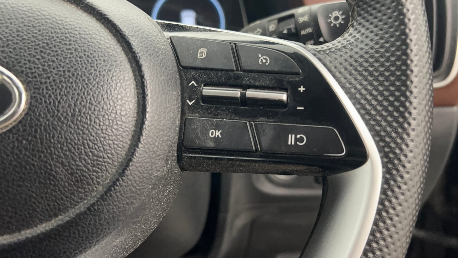 Used 2023 Hyundai Alcazar Platinum 7 STR 1.5 Turbo Petrol Petrol Manual top_features Cruise control