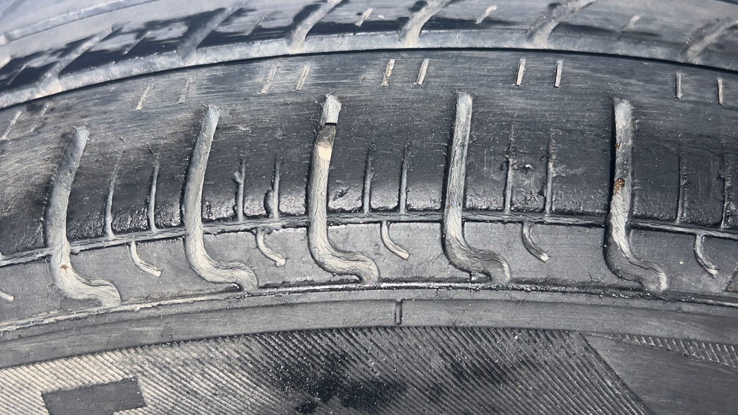 Used 2019 Hyundai Grand i10 Sportz 1.2 Kappa VTVT Petrol Manual tyres RIGHT REAR TYRE TREAD VIEW