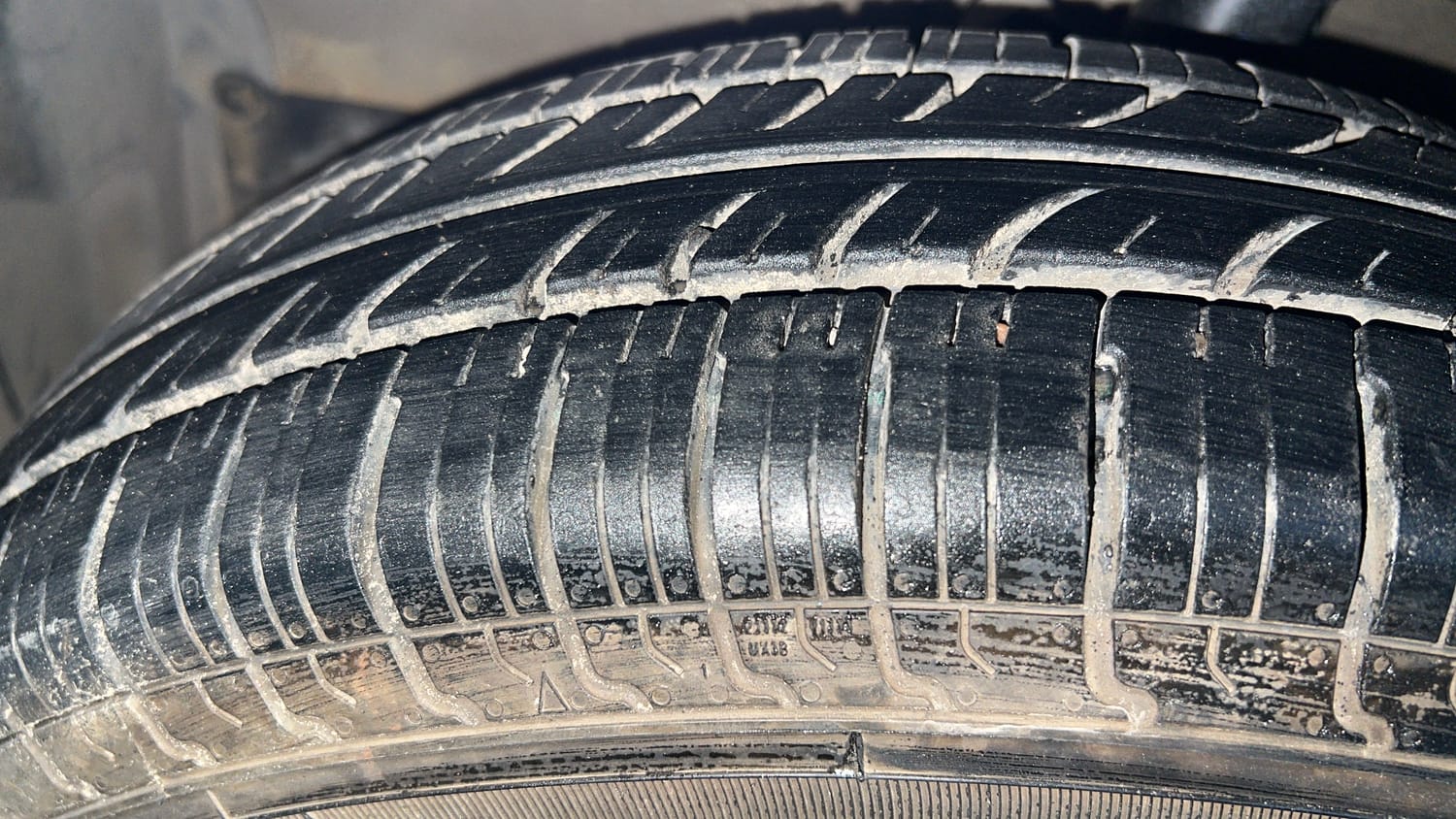 Used 2015 Maruti Suzuki Ritz Lxi BS-IV Petrol Manual tyres LEFT FRONT TYRE TREAD VIEW