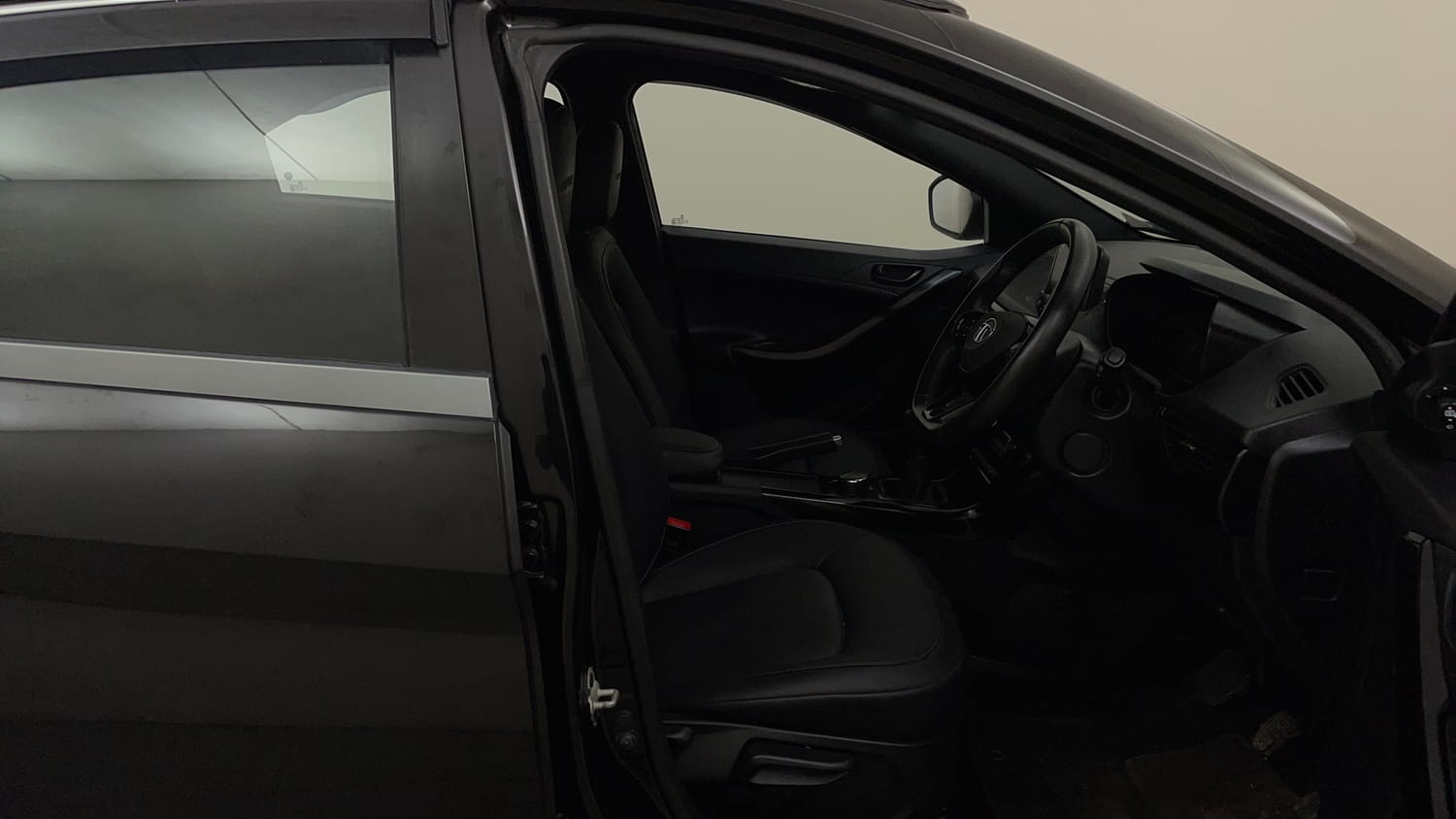 Used 2022 Tata Nexon XZ Plus (O) Dark Edition Petrol Manual interior RIGHT SIDE FRONT DOOR CABIN VIEW