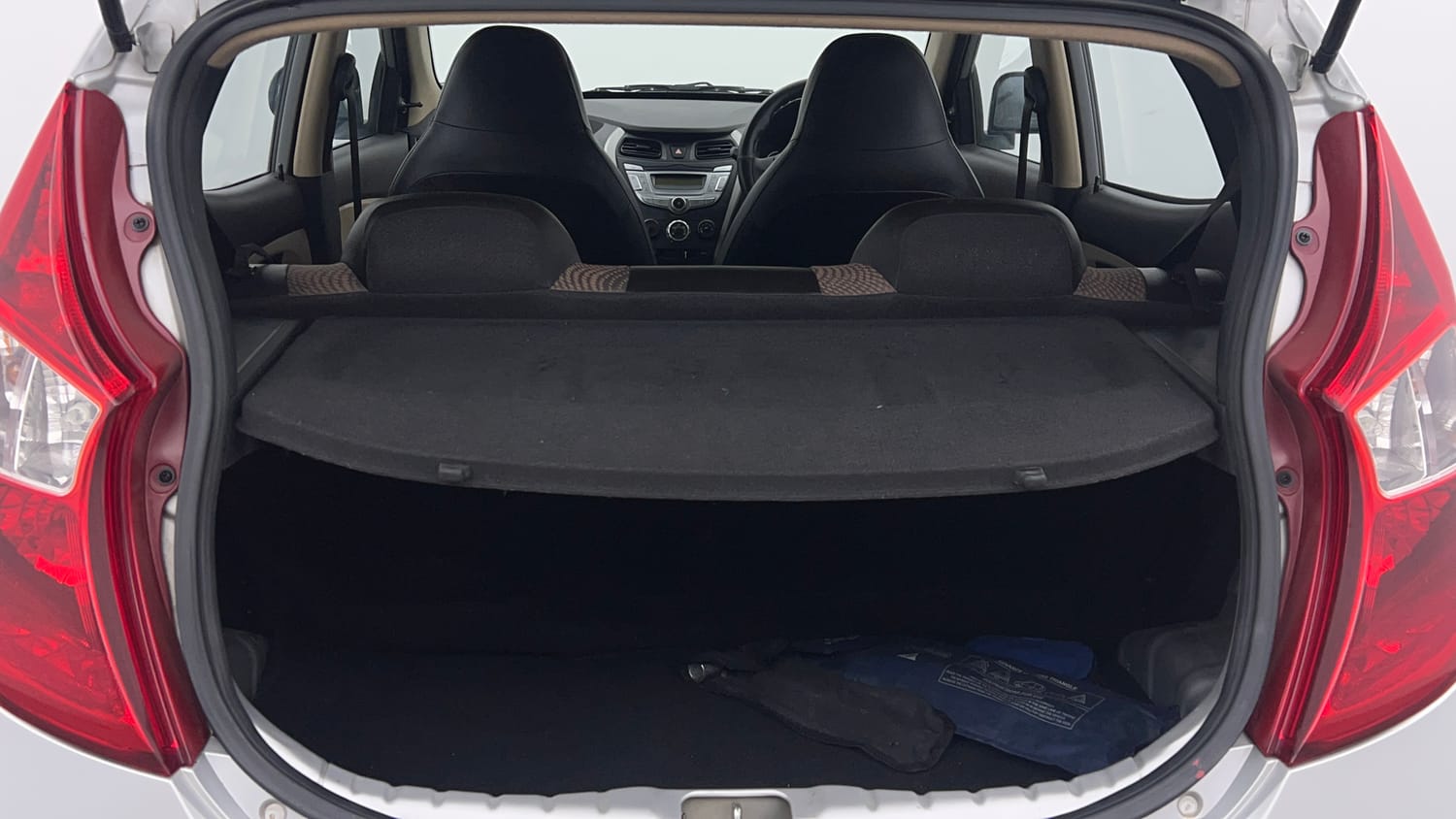 Used 2015 Hyundai Eon Magna + Petrol Manual interior DICKY INSIDE VIEW