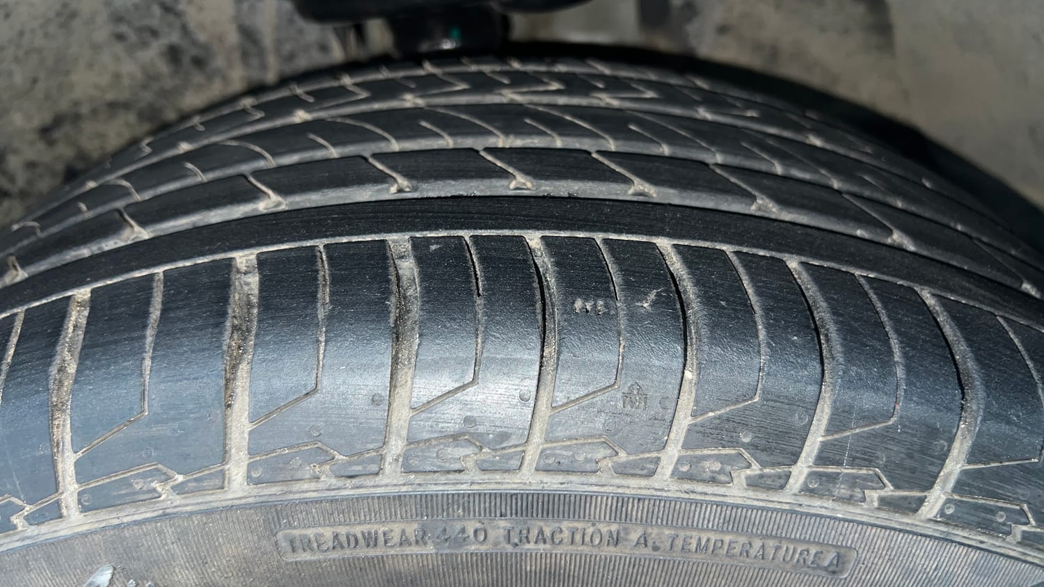 Used 2021 Jeep Compass Longitude (O) 1.4 Petrol DCT Petrol Automatic tyres RIGHT FRONT TYRE TREAD VIEW