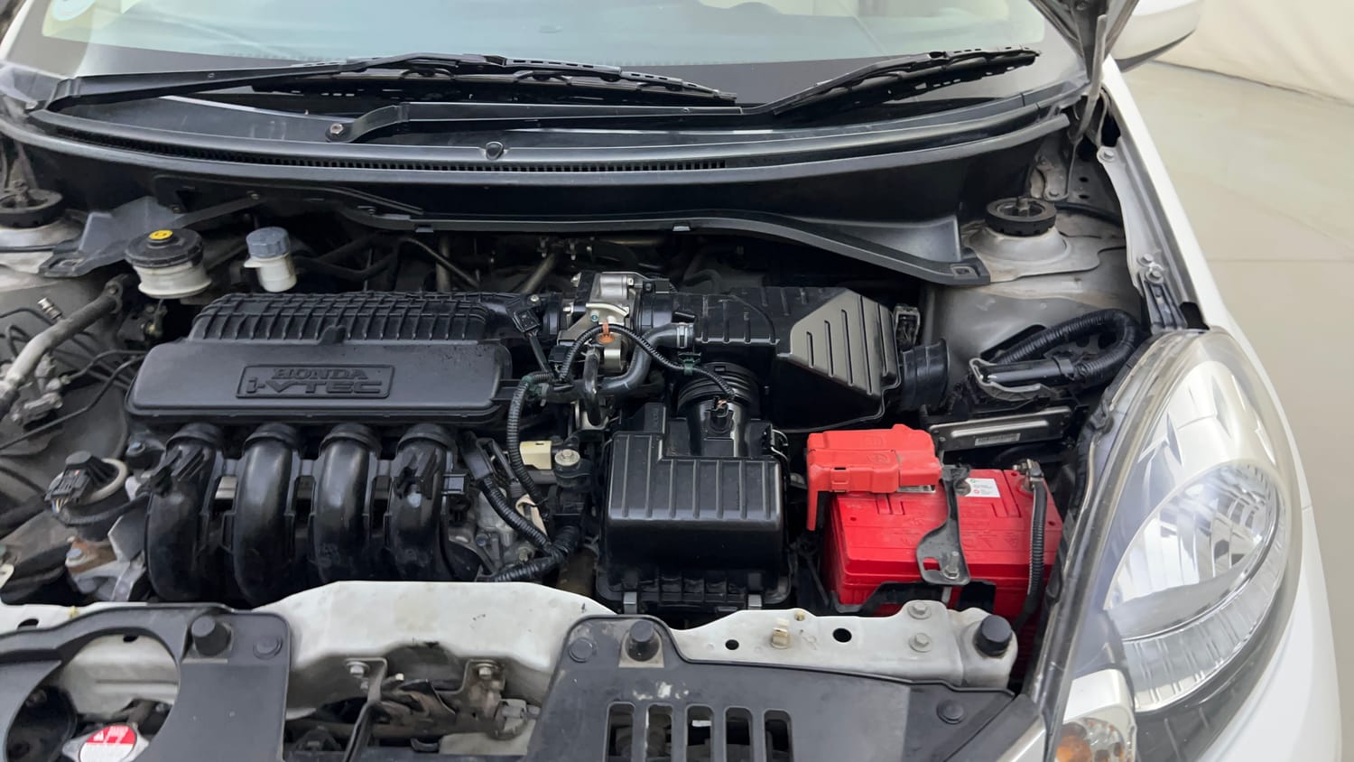 Used 2015 Honda Mobilio S Petrol Petrol Manual engine ENGINE LEFT SIDE HINGE & APRON VIEW