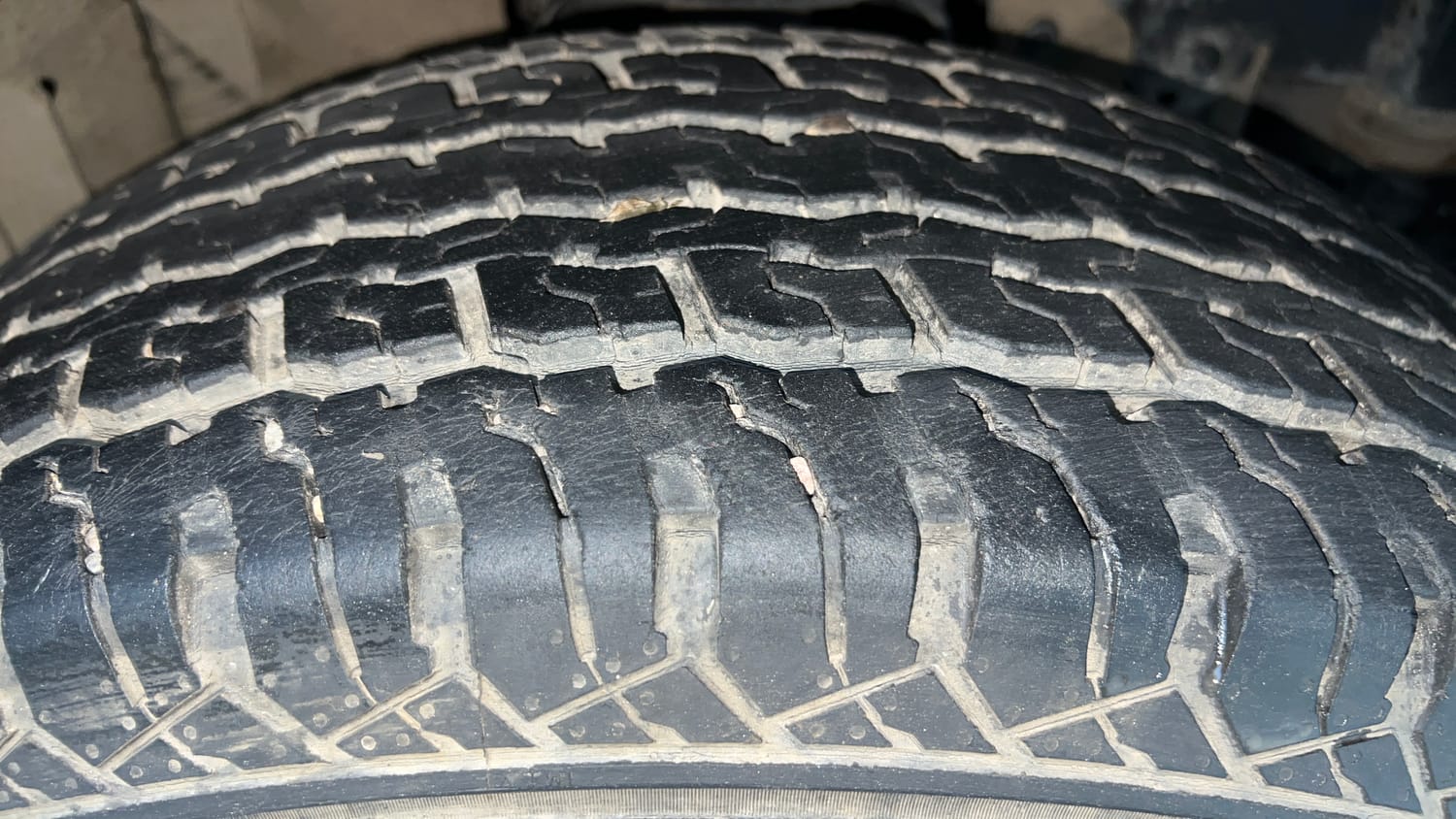 Used 2021 mahindra Thar LX Hard Top Petrol AT 4WD Petrol Automatic tyres RIGHT FRONT TYRE TREAD VIEW