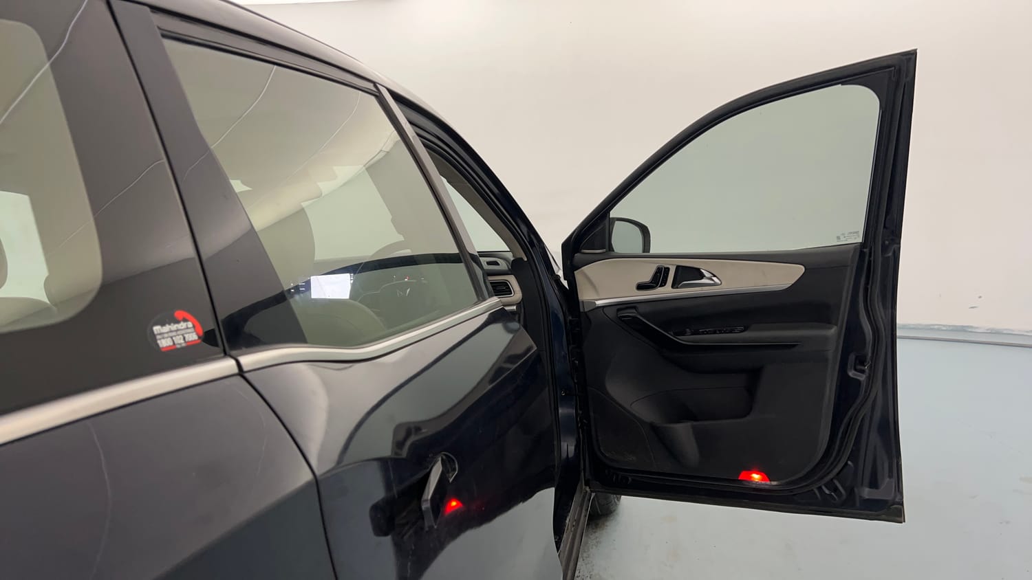 Used 2021 Mahindra XUV700 AX 7 Petrol AT Luxury Pack 7 STR Petrol Automatic interior RIGHT FRONT DOOR OPEN VIEW