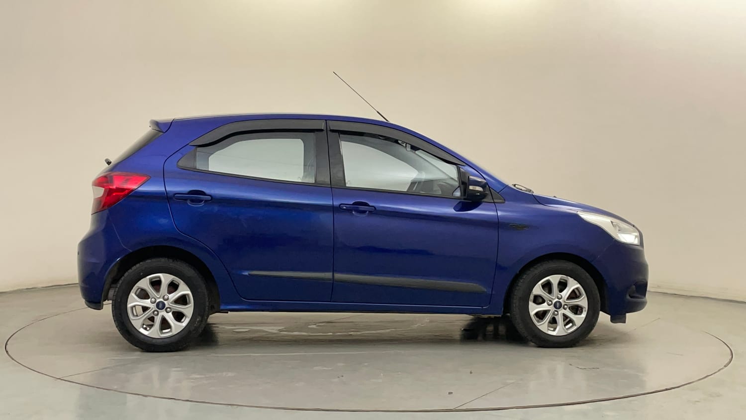 Used 2017 Ford Figo Titanium 1.2 Ti-VCT Petrol Manual exterior RIGHT SIDE VIEW