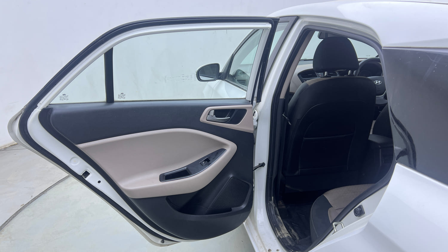 Used 2017 Hyundai Elite i20 Sportz 1.2 Petrol Manual interior LEFT REAR DOOR OPEN VIEW