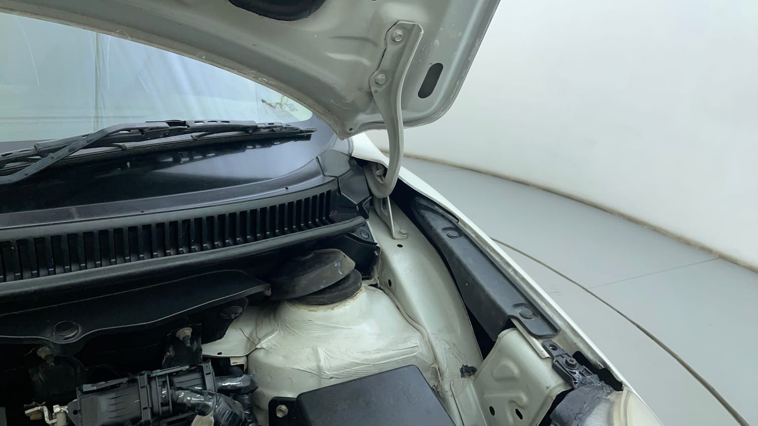 Used 2018 Maruti Suzuki Baleno Zeta 1.2 Petrol Manual engine ENGINE LEFT SIDE HINGE & APRON VIEW