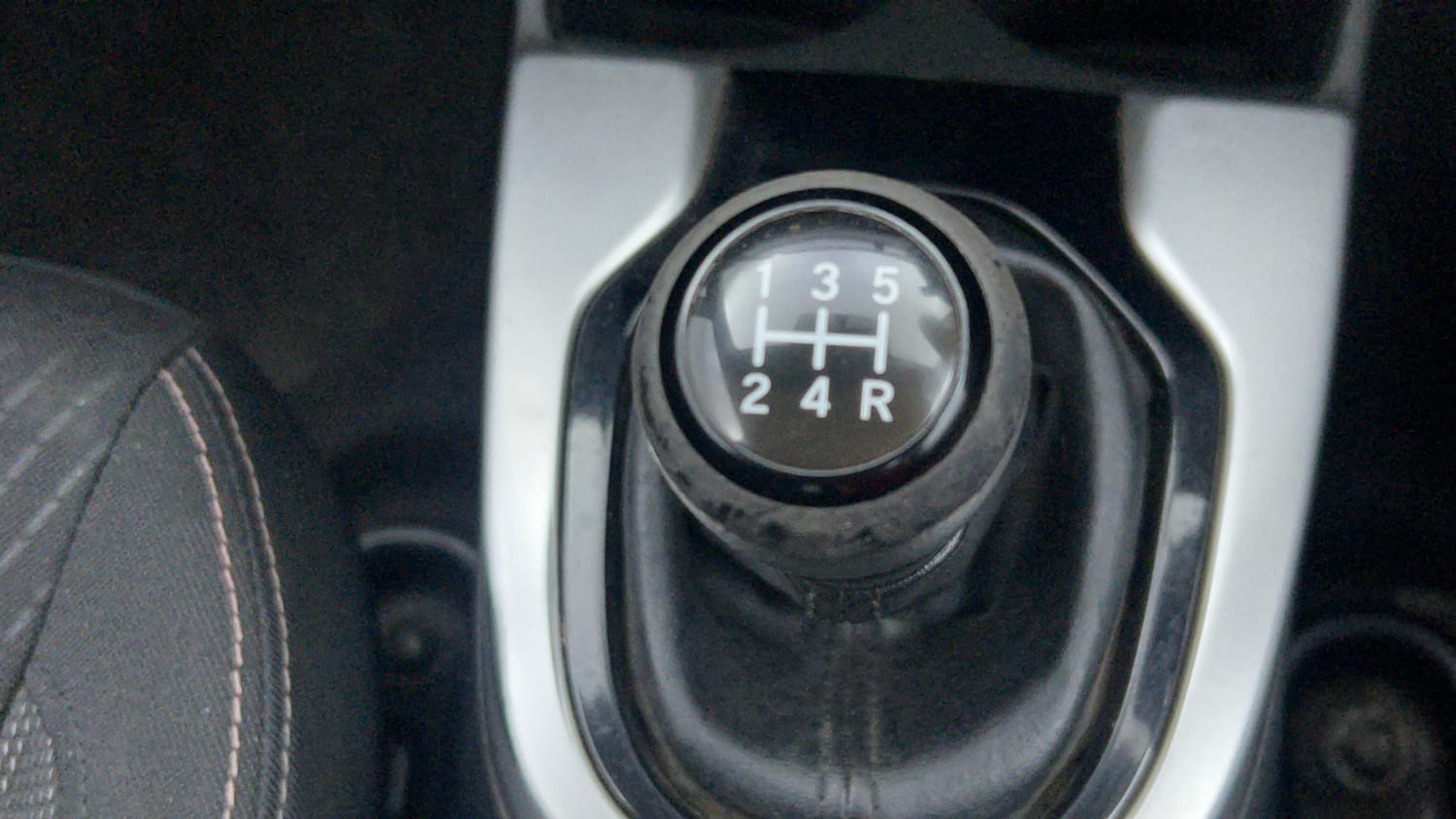 Used 2017 Honda WR-V VX MT Petrol Petrol Manual interior GEAR  KNOB VIEW
